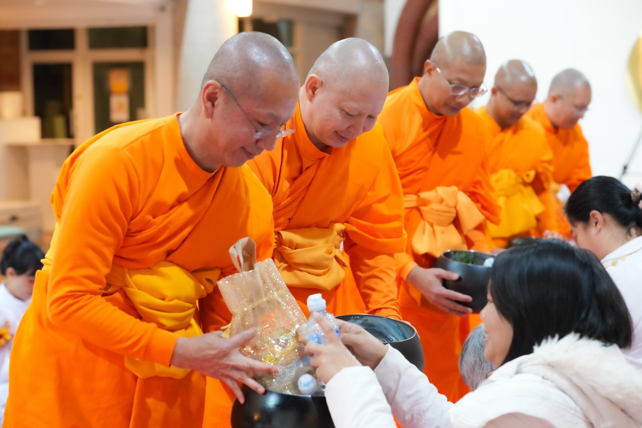 วัดพระธรรมกายลอนดอน จัดงานบุญบูชาข้าวพระ