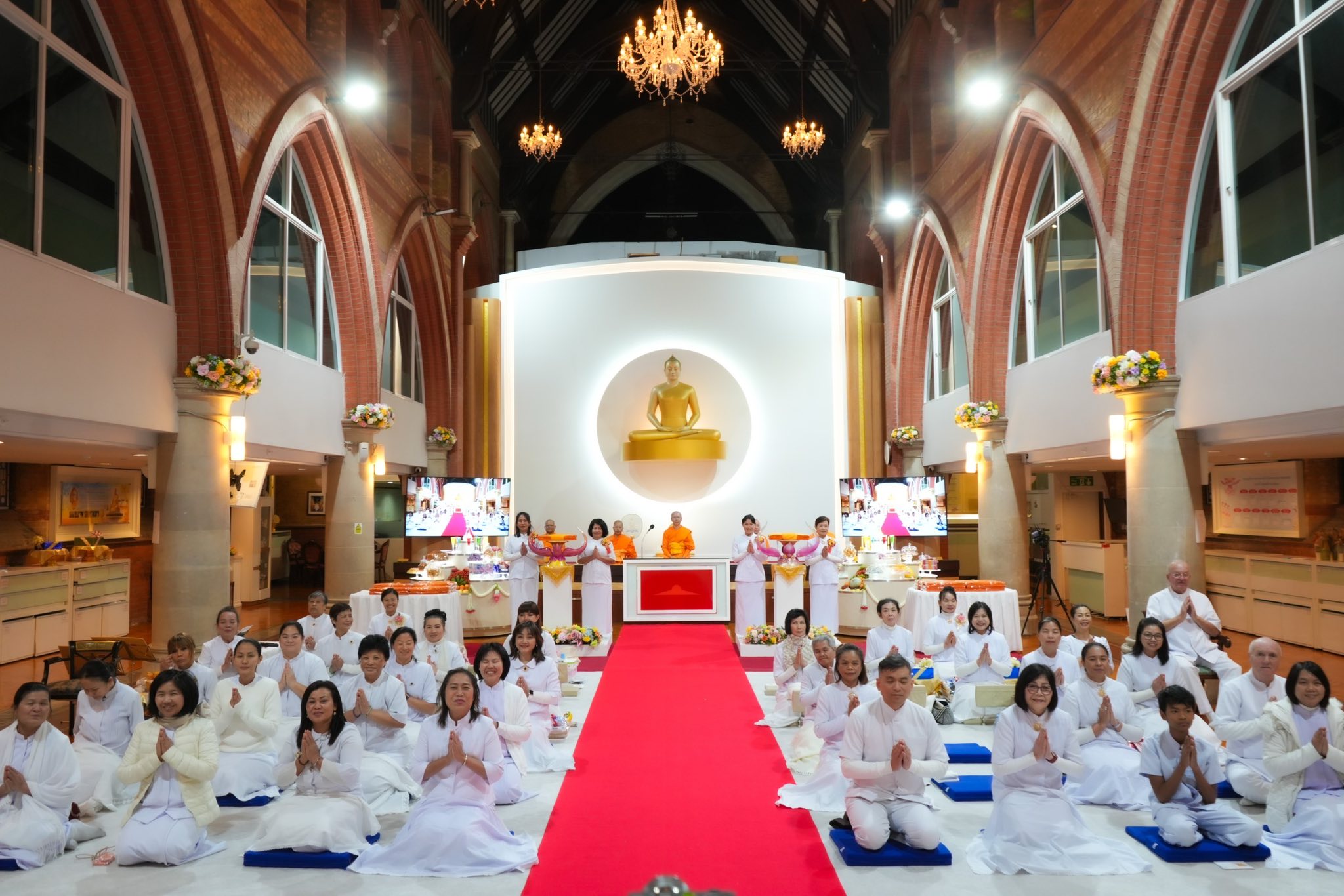 วัดพระธรรมกายลอนดอน จัดงานบุญบูชาข้าวพระ