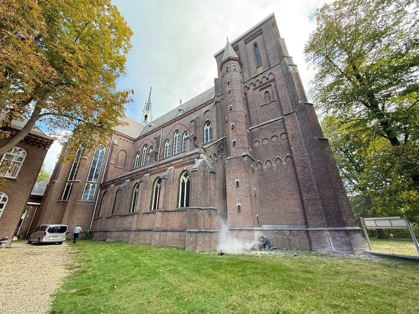 พิธีสักการะพระบรมสารีริกธาตุ เพื่อประดิษฐานบนยอดพระประธาน ณ วัดพระธรรมกายเนเธอร์แลนด์