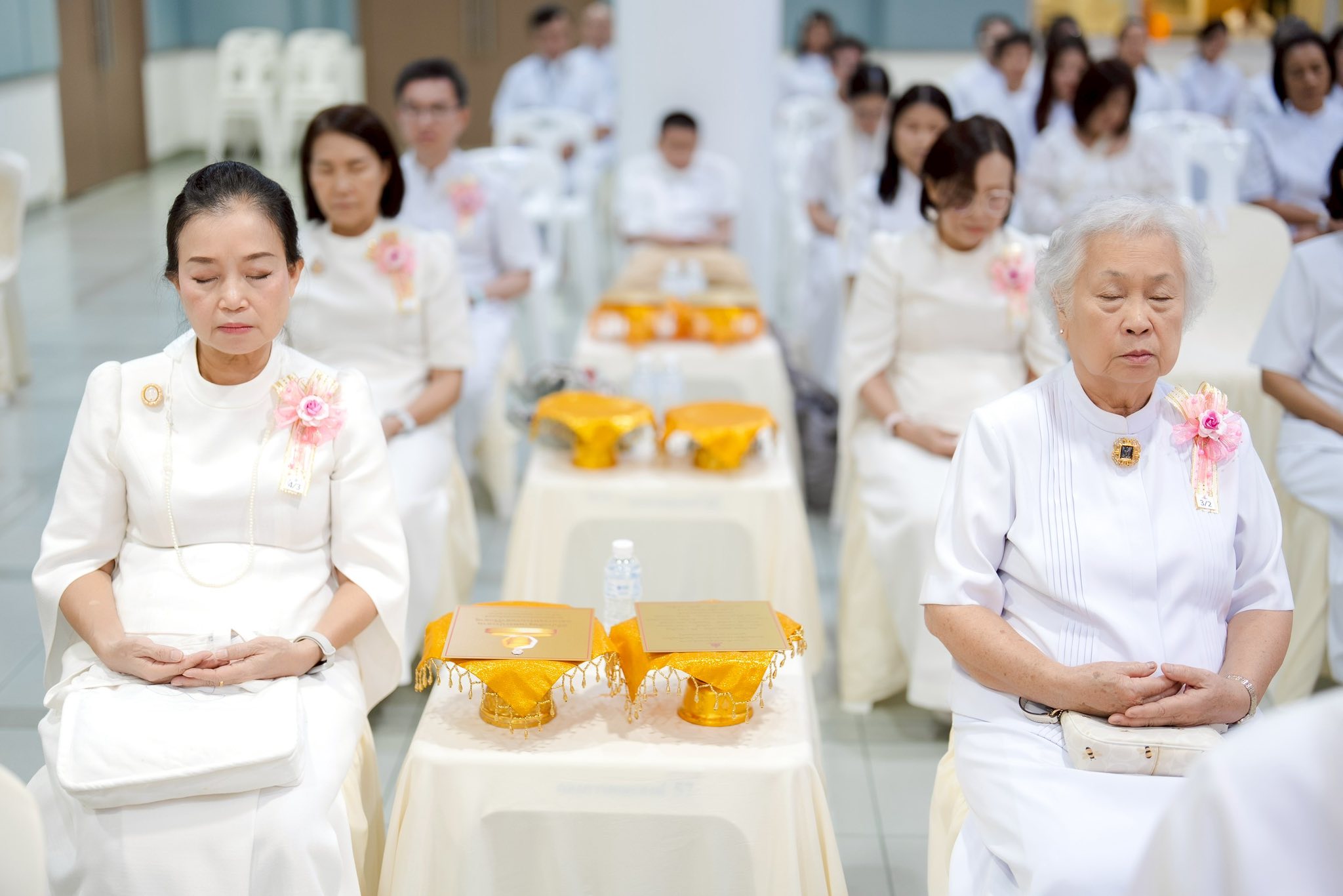พิธีสักการะพระบรมสารีริกธาตุ เพื่อประดิษฐานบนยอดพระประธาน ณ วัดพระธรรมกายเนเธอร์แลนด์