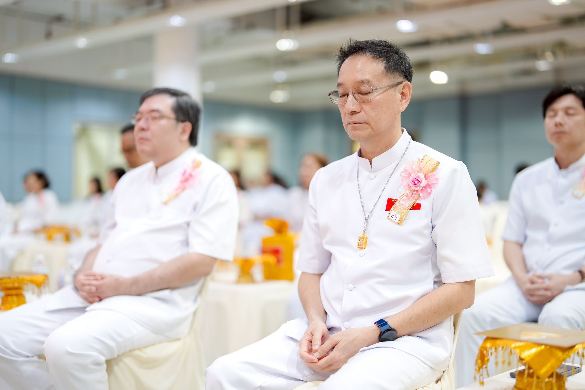 พิธีสักการะพระบรมสารีริกธาตุ เพื่อประดิษฐานบนยอดพระประธาน ณ วัดพระธรรมกายเนเธอร์แลนด์
