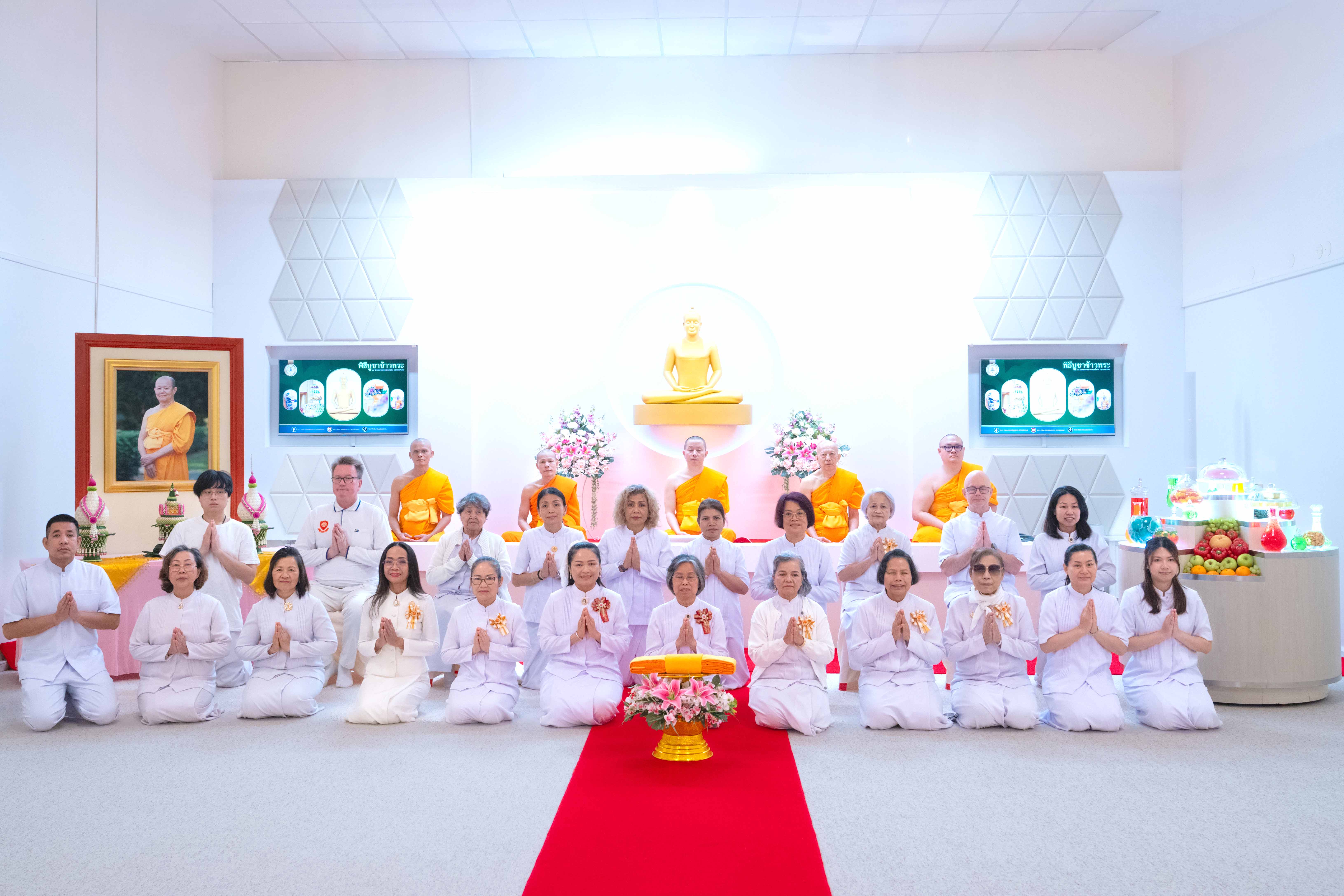 วัดพระธรรมกายสตอกโฮล์ม จัดงานบุญบูชาข้าวพระ