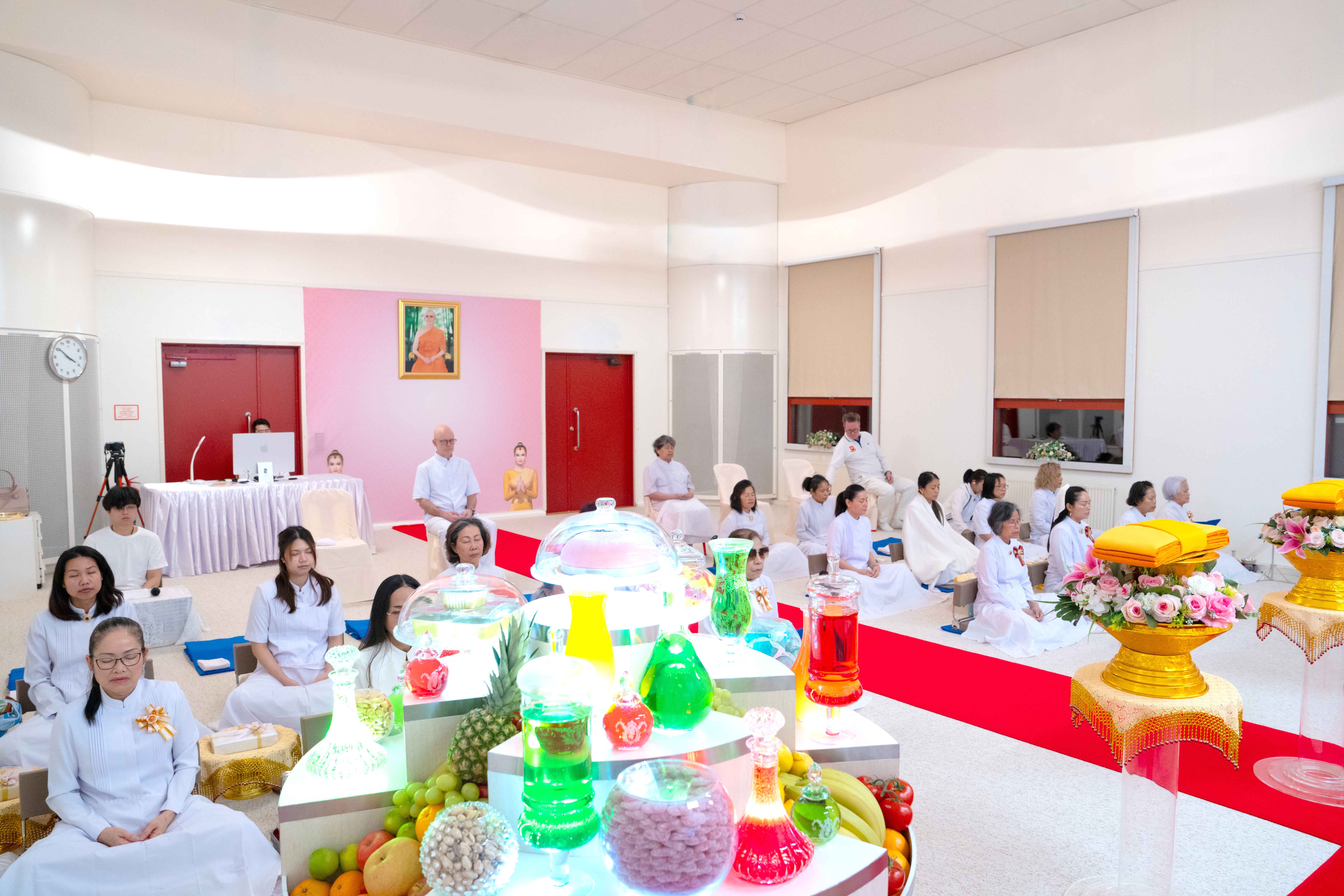 วัดพระธรรมกายสตอกโฮล์ม จัดงานบุญบูชาข้าวพระ