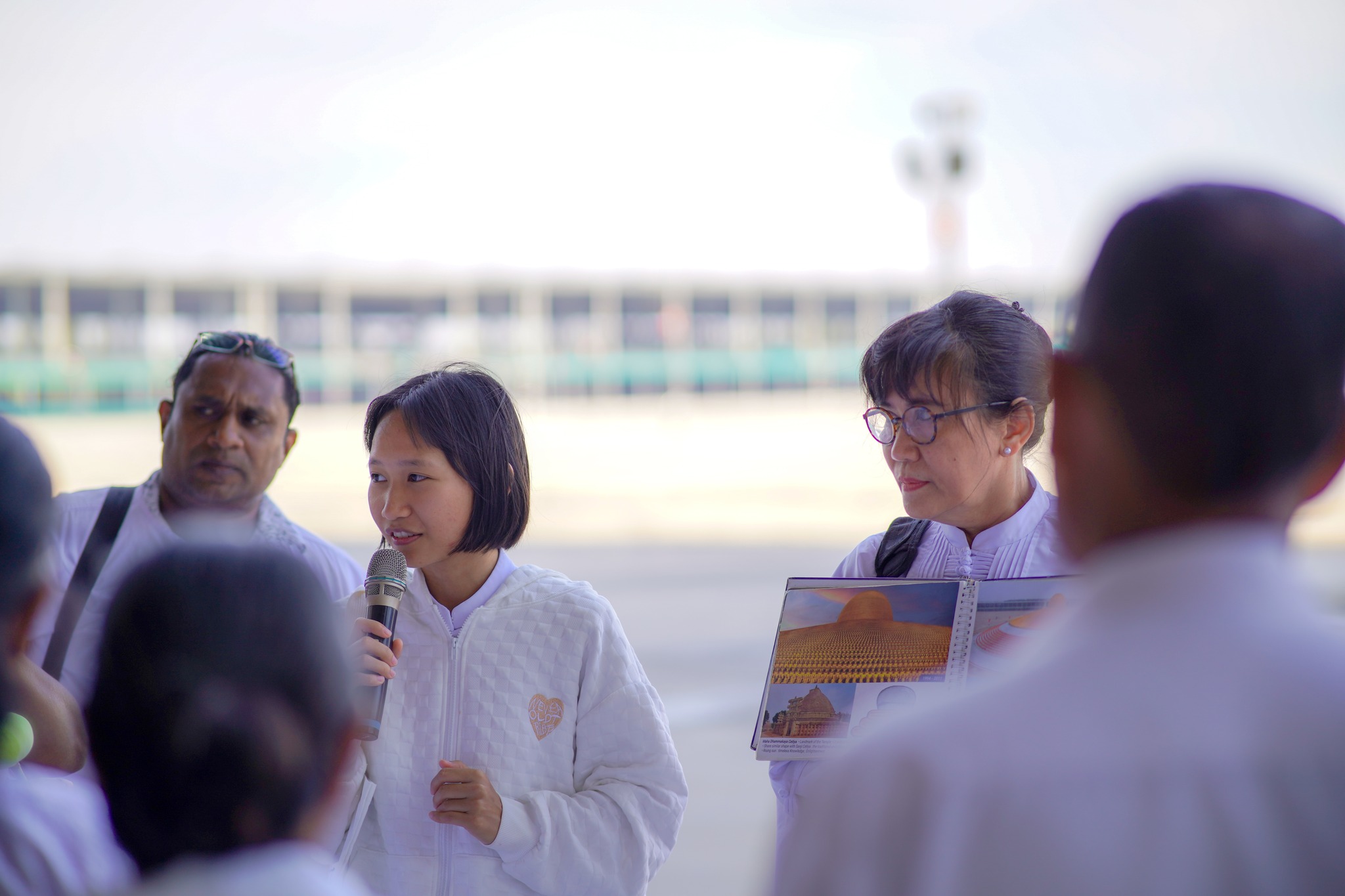 คณะชาวพุทธจากศรีลังกา มาเยี่ยมชมวัดพระธรรมกายเป็นครั้งแรก