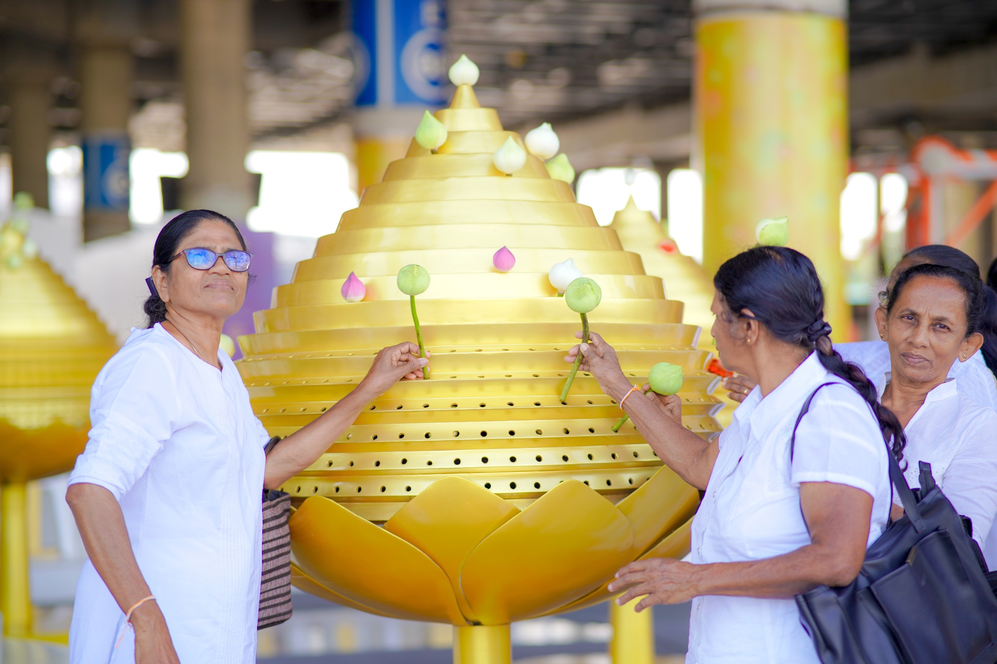 คณะชาวพุทธจากศรีลังกา มาเยี่ยมชมวัดพระธรรมกายเป็นครั้งแรก