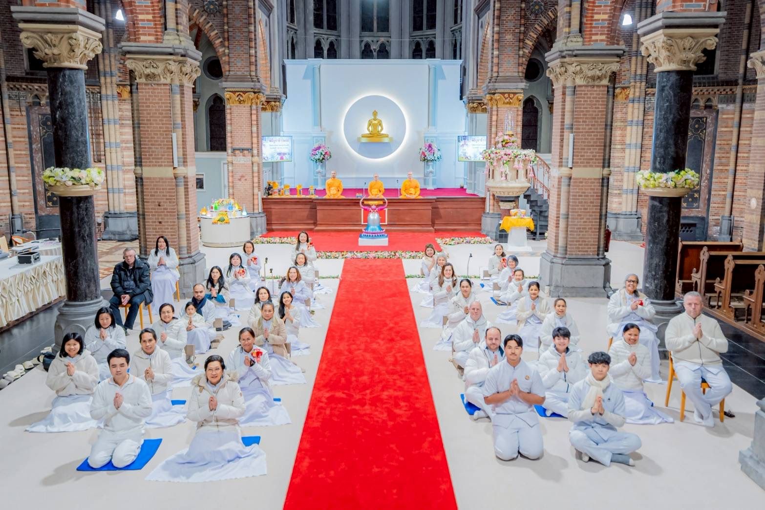 วัดพระธรรมกายเนเธอร์แลนด์ จัดงานบูชาข้าวพระ