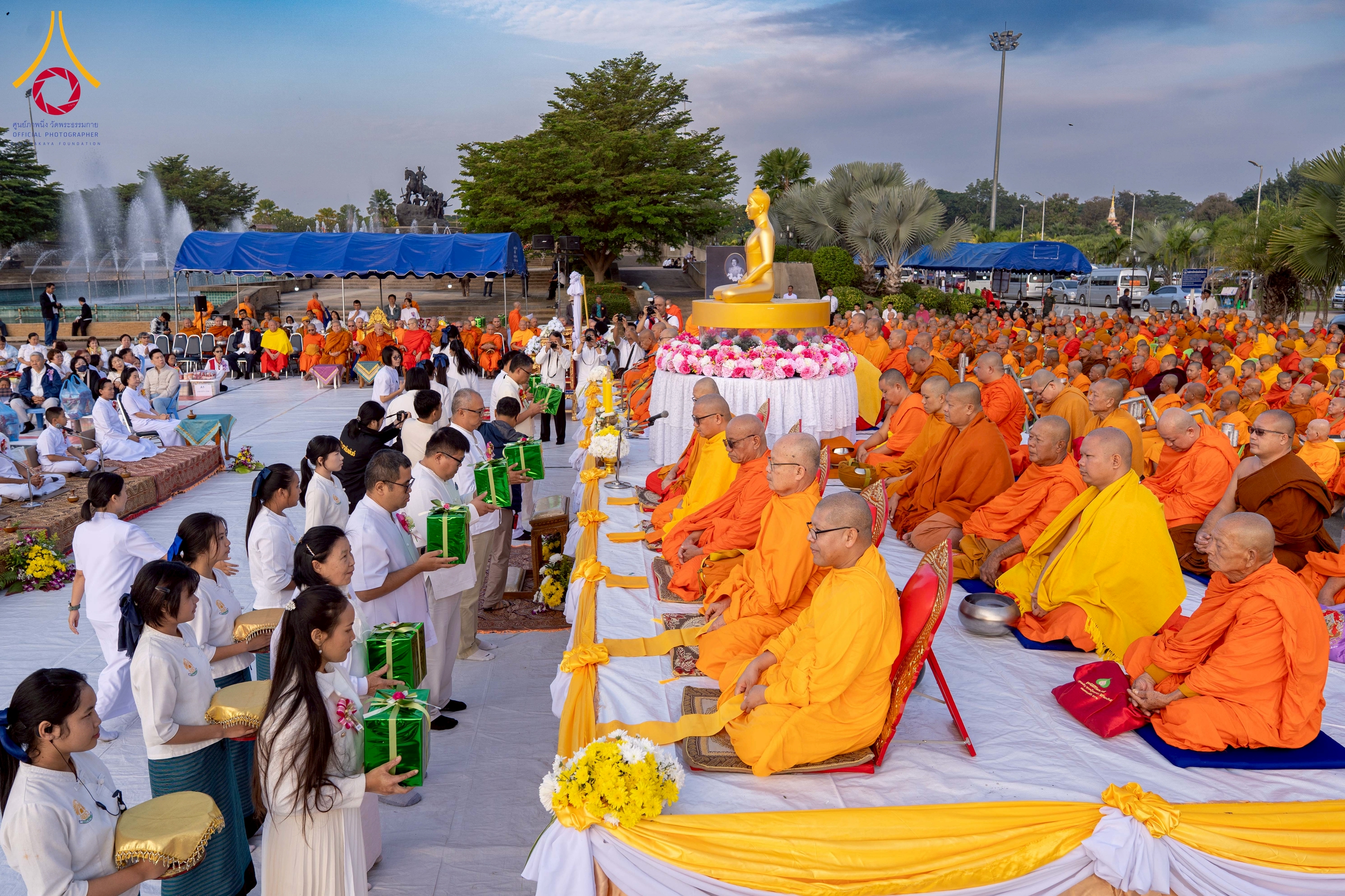 จังหวัดลำปาง จัดตักบาตรพระ 1,000 รูป ฉลอง 1,345 ปี
