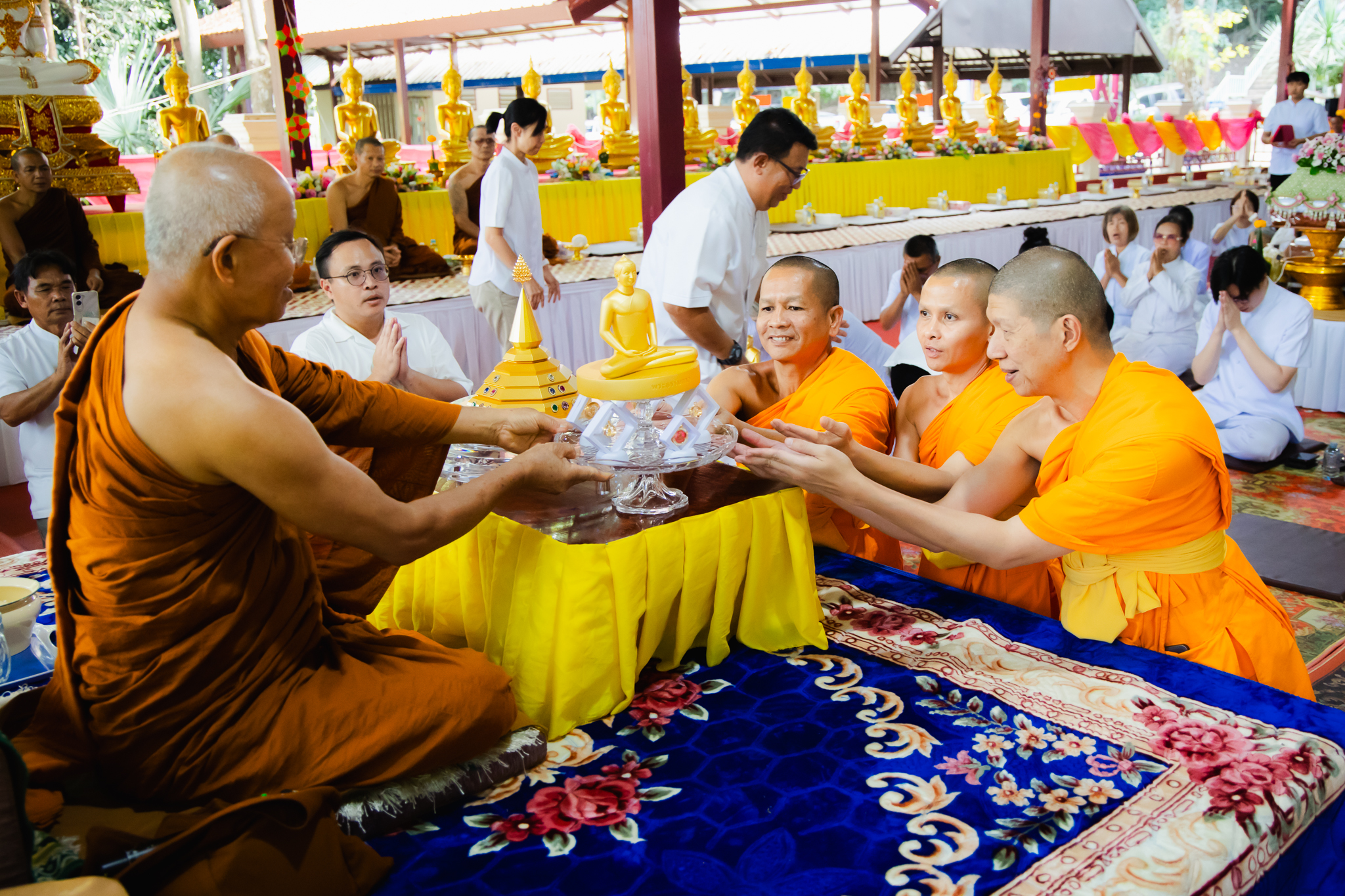 วัดถ้ำผาบิ้ง จัดพิธีถวายพระบรมสารีริกธาตุและประดิษฐาน ณ เจดีย์พิพิธภัณฑ์หลวงปู่หลุย จนฺทสาโร