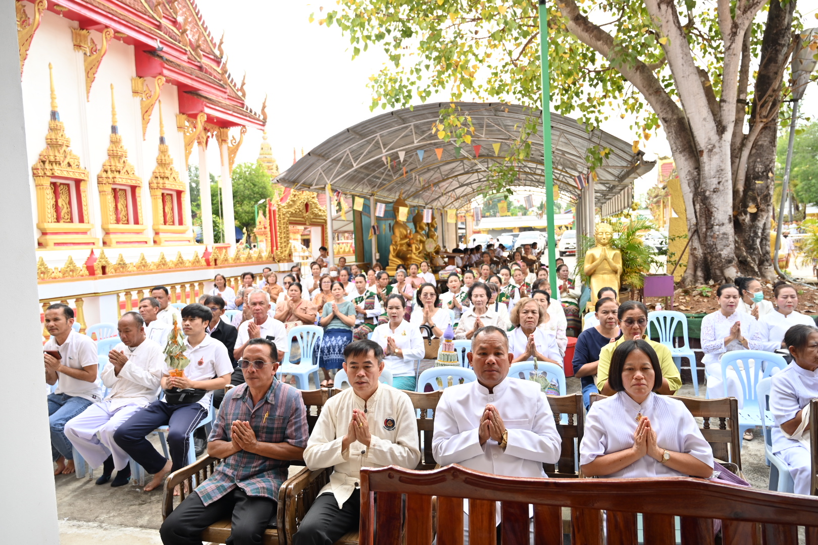 คณะศิษย์วัดพระธรรมกายอัญเชิญพระบรมสารีริกธาตุ ประดิษฐาน ณ เจดีย์พระธาตุมหาชัย วัดธาตุมหาชัย