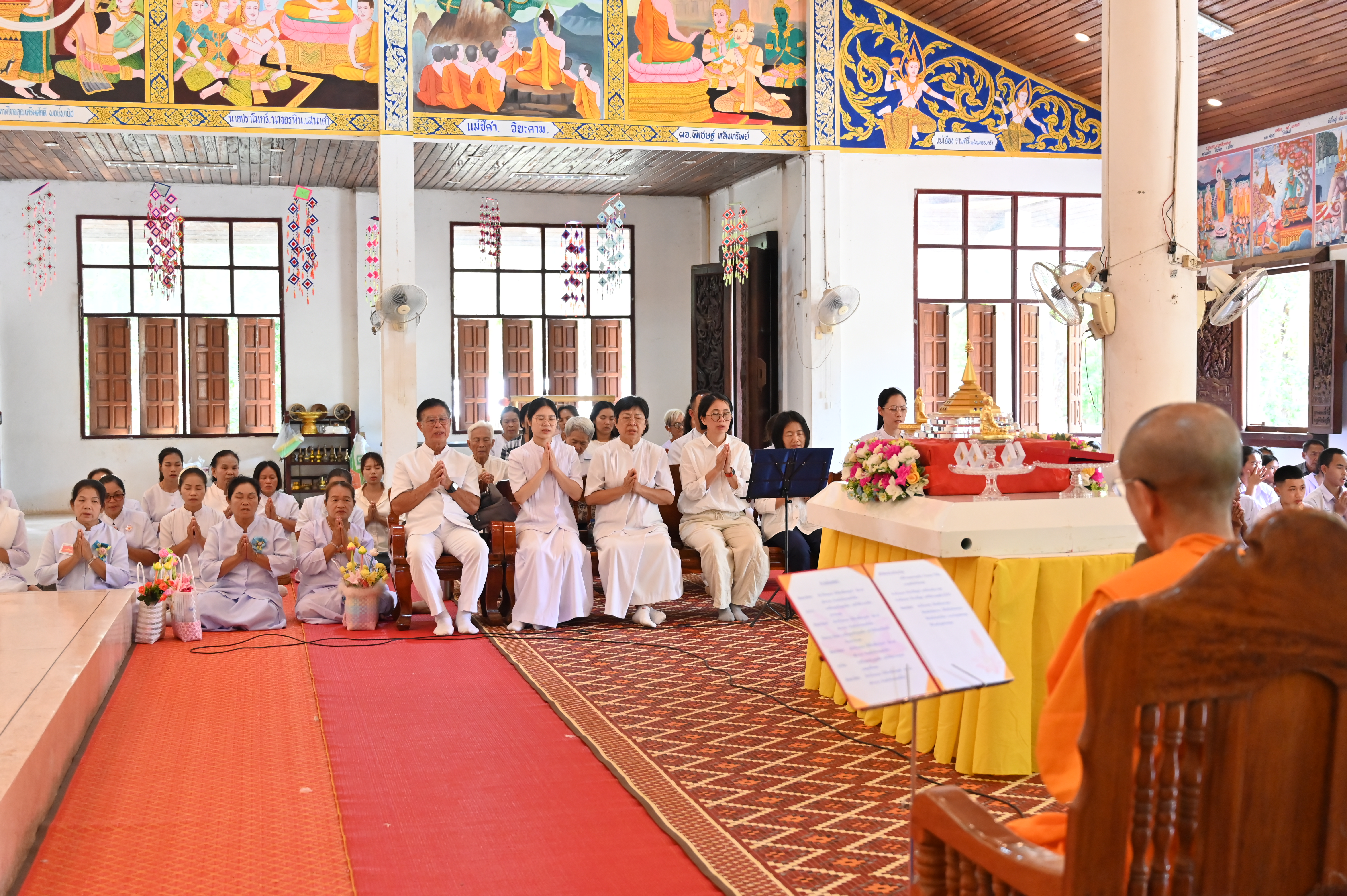คณะศิษย์วัดพระธรรมกายอัญเชิญพระบรมสารีริกธาตุ ประดิษฐาน ณ เจดีย์วัดป่ามหาชัย