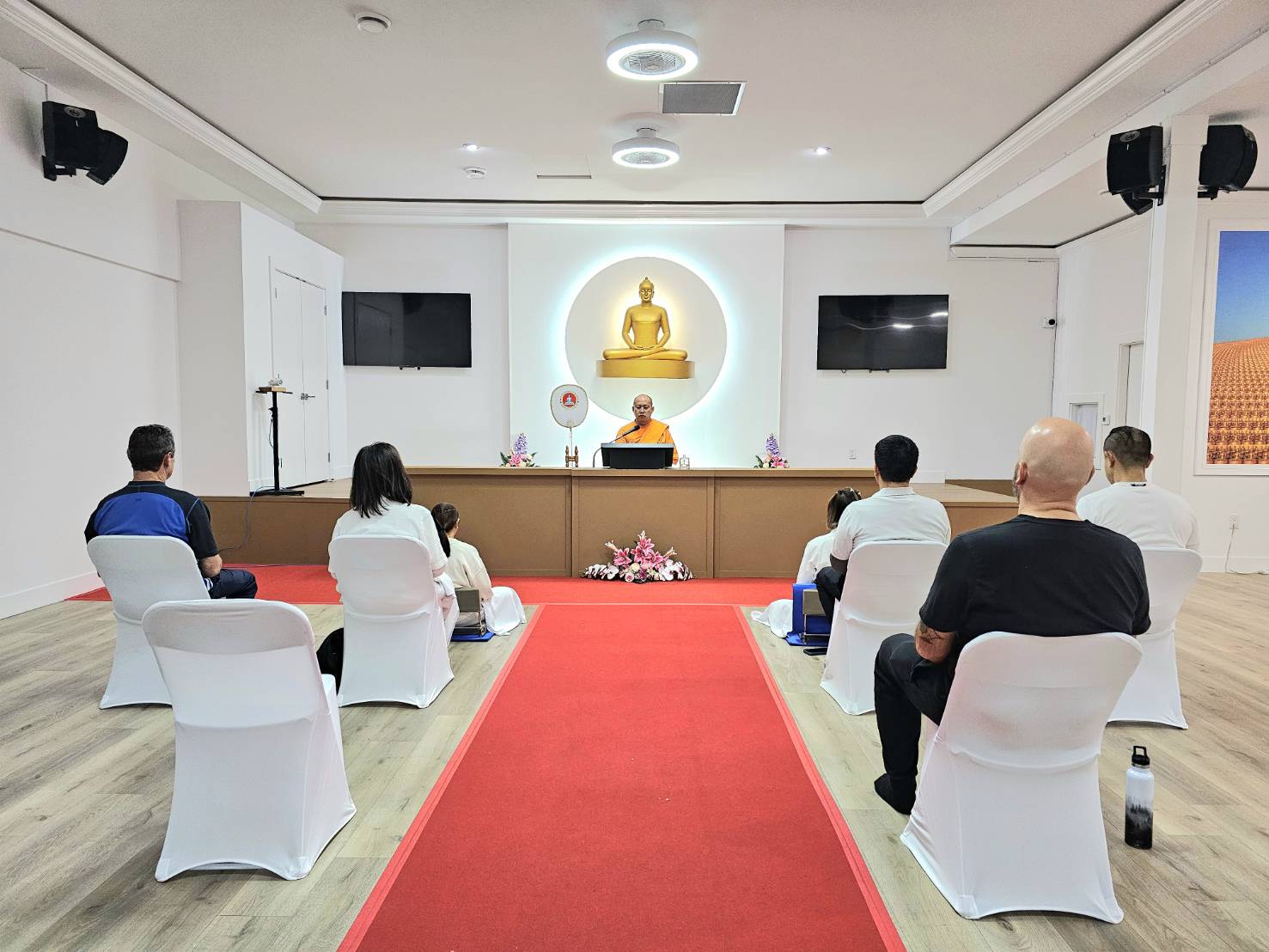 วัดพระธรรมกายแวนคูเวอร์ จัดกิจกรรมฝึกนั่งสมาธิให้กับชาวท้องถิ่น