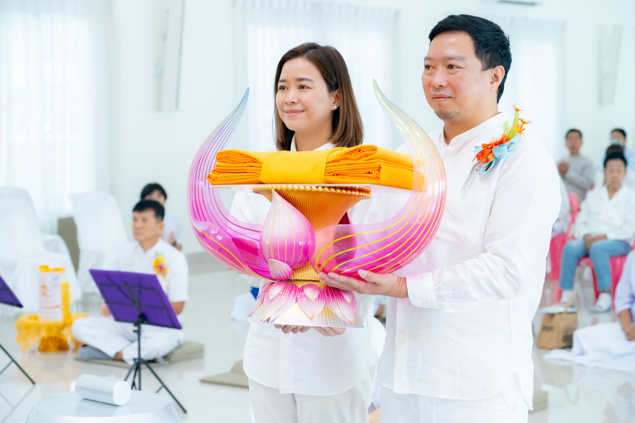 ศูนย์ปฏิบัติธรรมพระมงคลเทพมุนี จัดพิธีตักบาตรฉลองพระใหม่ และสัมมนา กตัญญูล้นใจ 10,000 คน ต้อนรับพระธรรมยาตรา