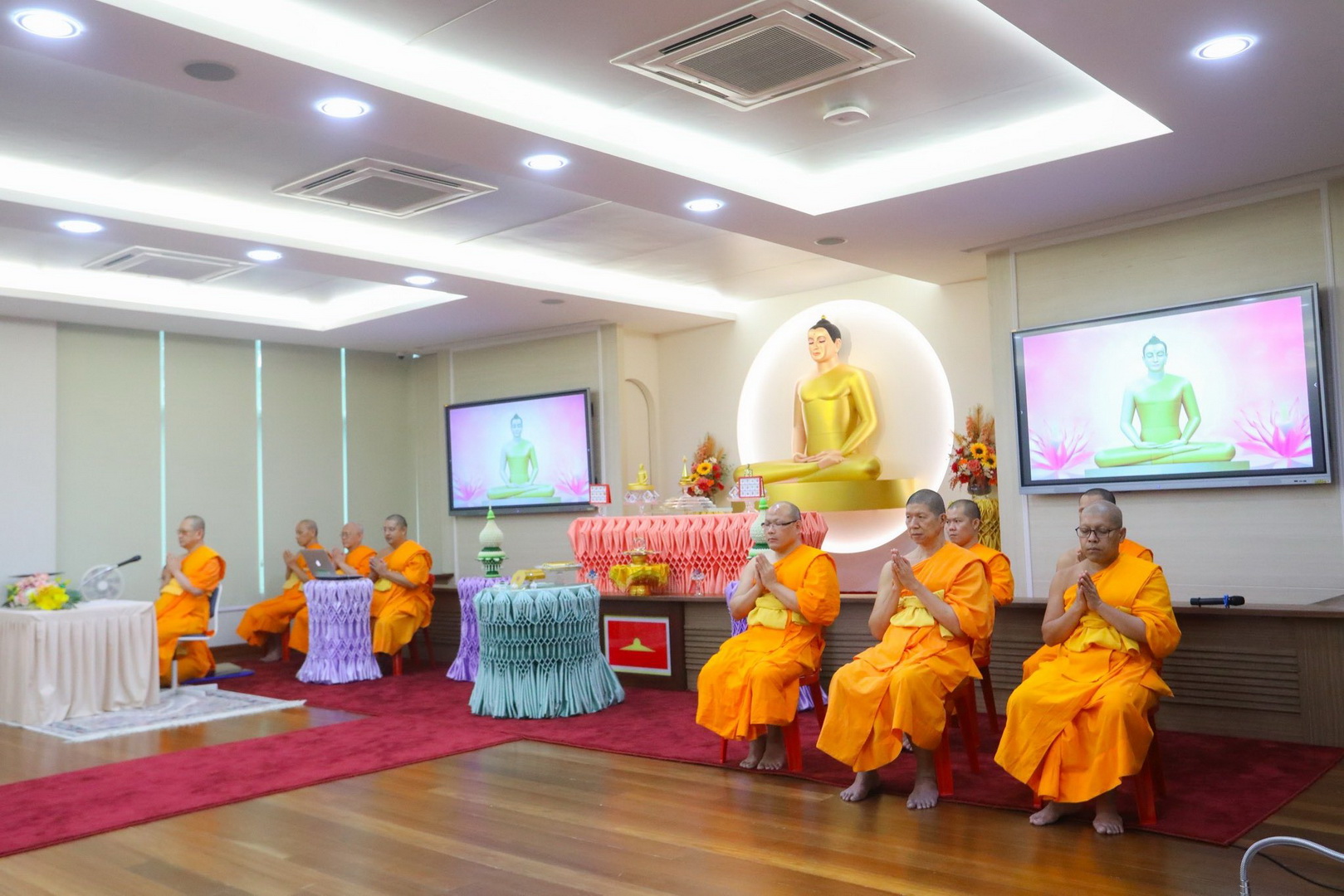 วัดพระธรรมกายกัวลาลัมเปอร์ จัดพิธีสักการะบูชาพระบรมสารีริกธาตุ