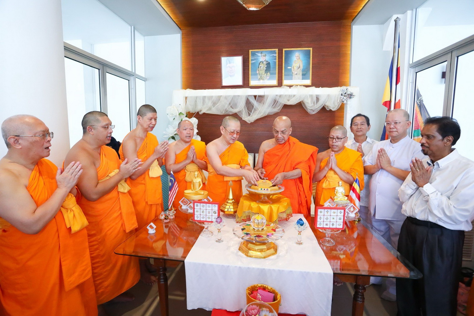 วัดพระธรรมกายกัวลาลัมเปอร์ จัดพิธีสักการะบูชาพระบรมสารีริกธาตุ