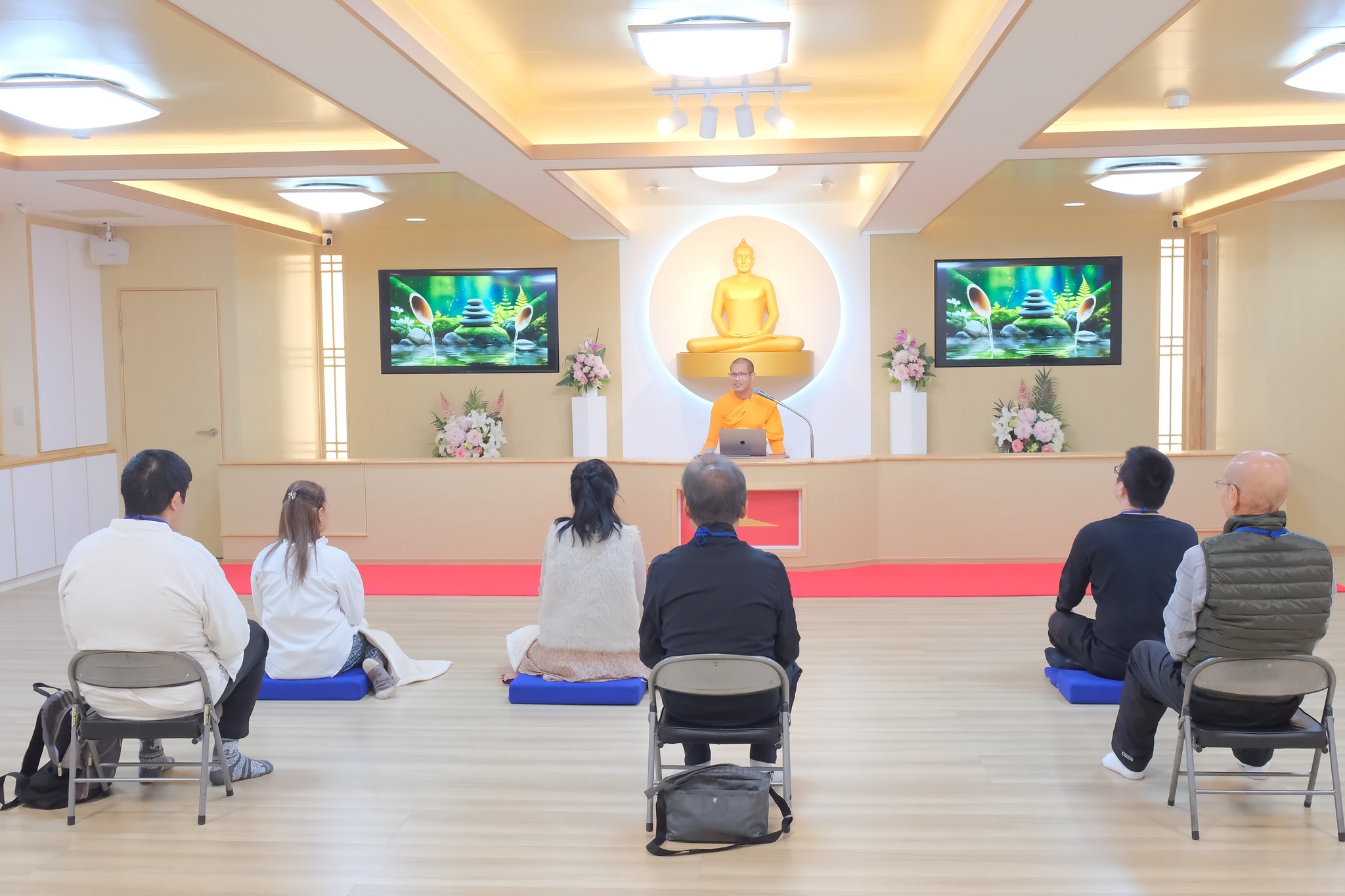วัดพระธรรมกายโอซาก้า จัดปฏิบัติธรรมแก่ชาวญี่ปุ่น
