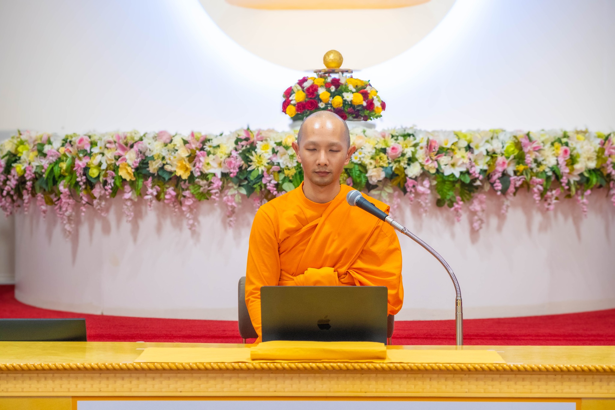วัดพระธรรมกายเท็กซัส จัดคลาสสมาธิประจำสัปดาห์