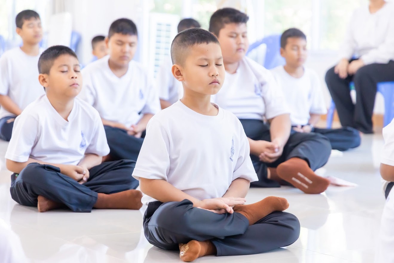 ศูนย์อบรมเยาวชนบางปะหัน จัดค่ายอบรมศีลธรรม โรงเรียนวัดไก่