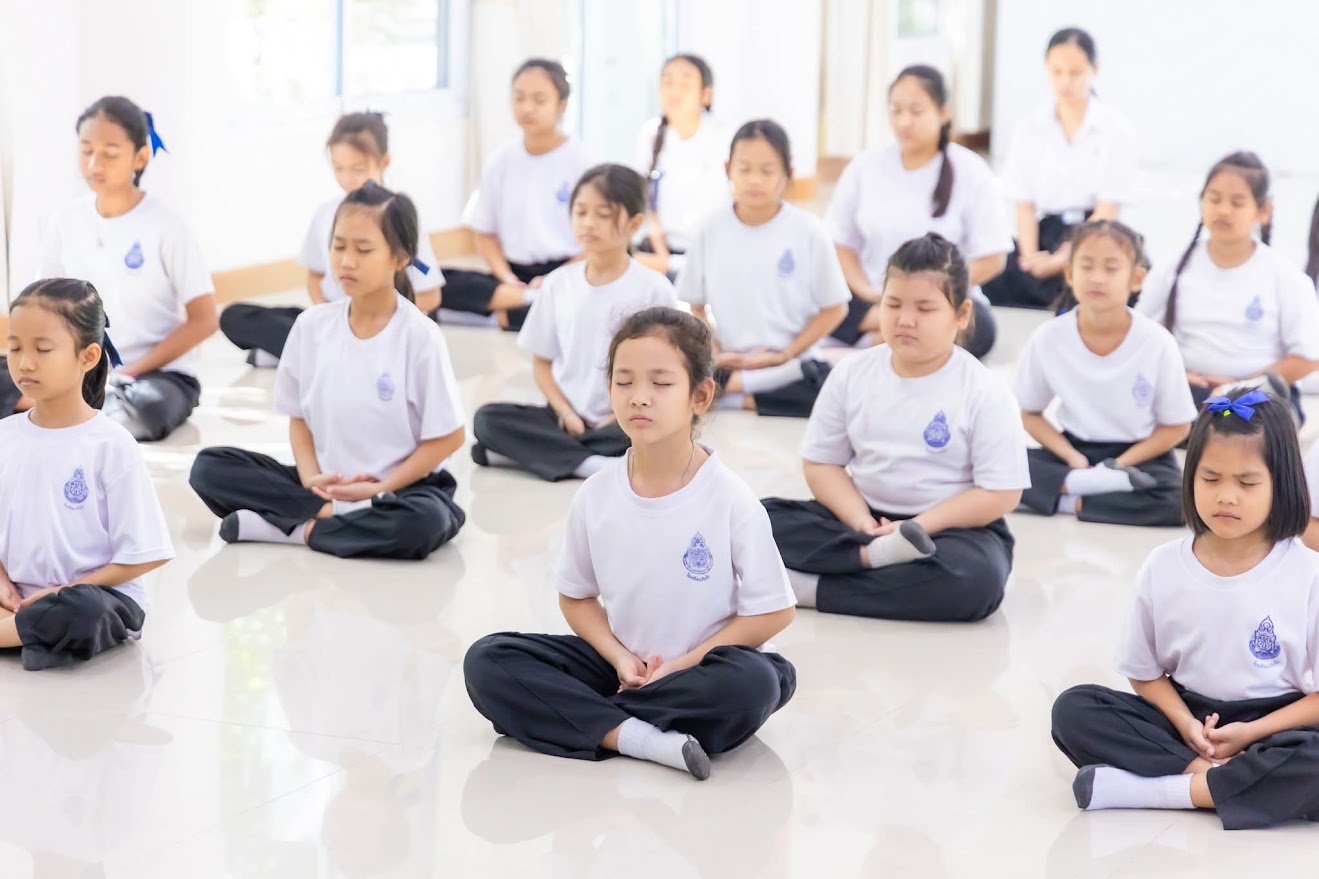 ศูนย์อบรมเยาวชนบางปะหัน จัดค่ายอบรมศีลธรรม โรงเรียนวัดไก่