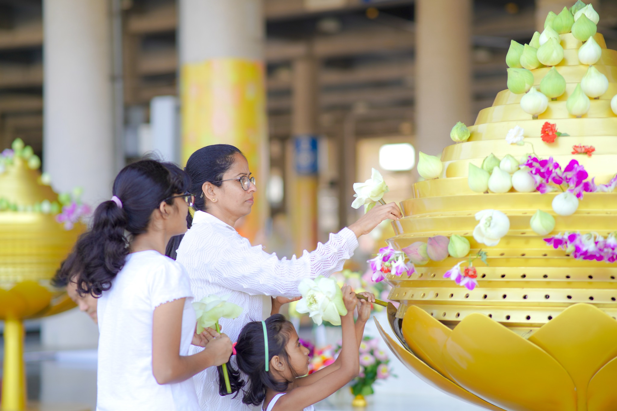ชาวศรีลังกา มาเยี่ยมชมวัดพระธรรมกาย