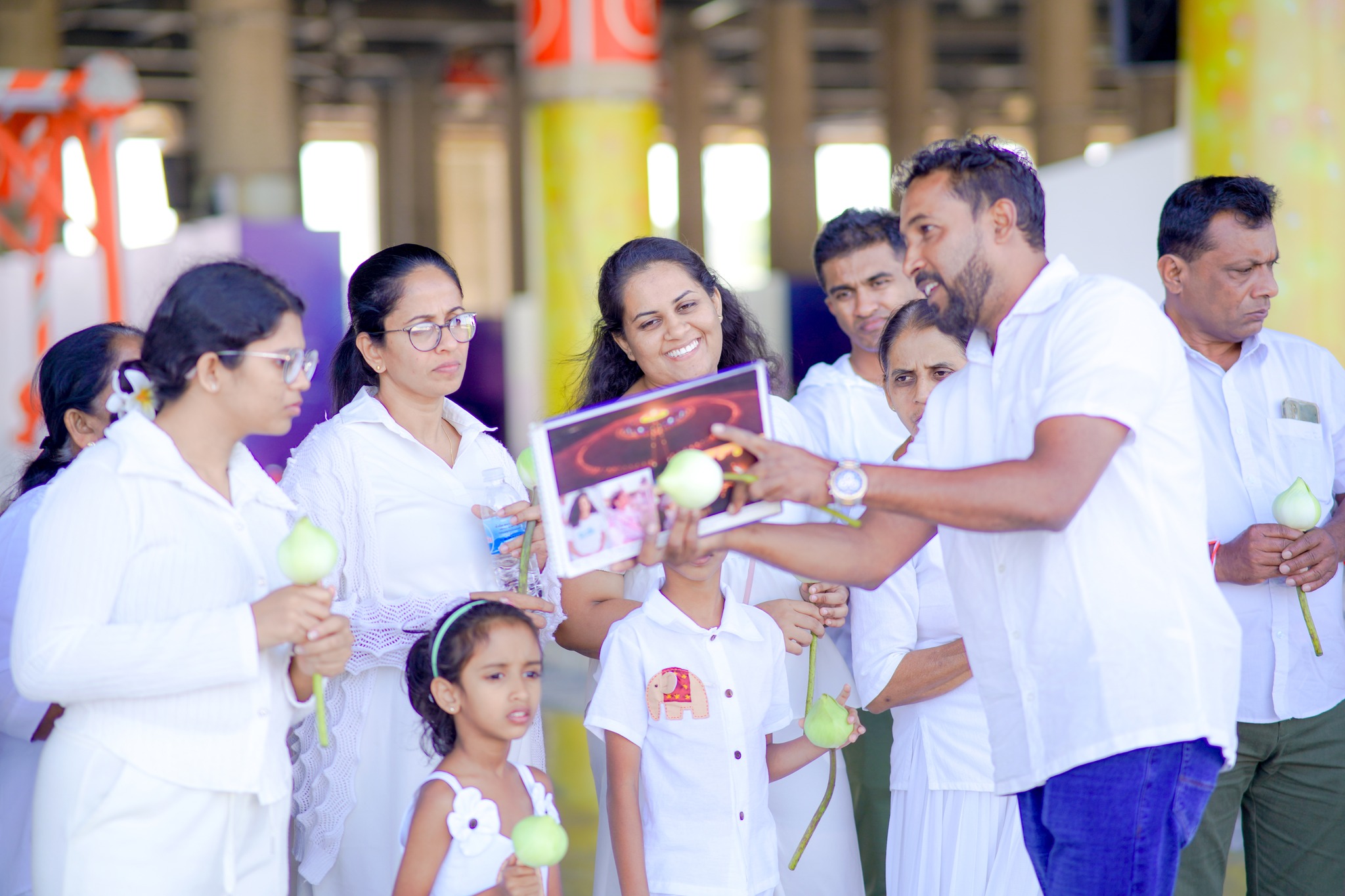 ชาวศรีลังกา มาเยี่ยมชมวัดพระธรรมกาย