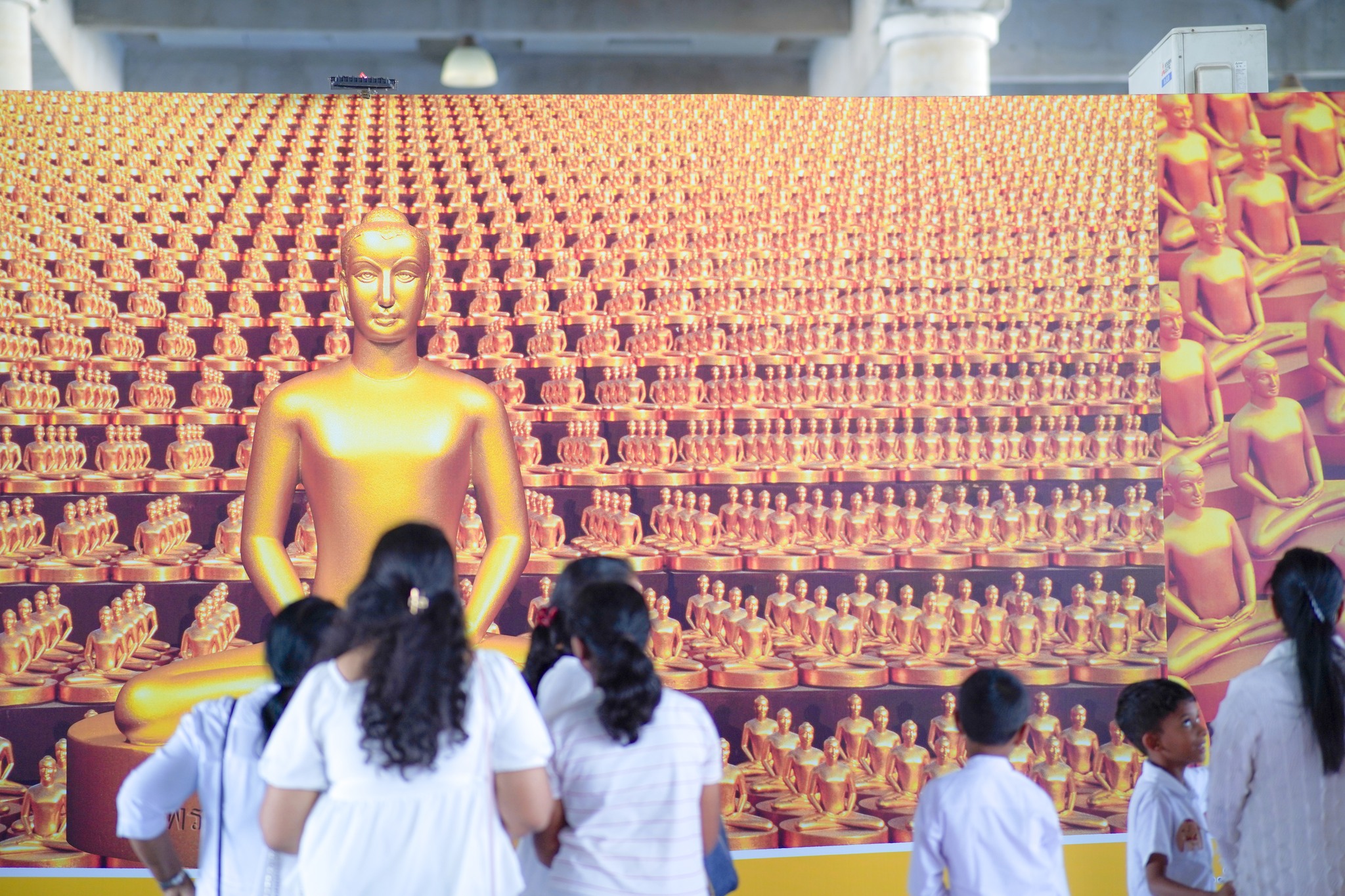 ชาวศรีลังกา มาเยี่ยมชมวัดพระธรรมกาย