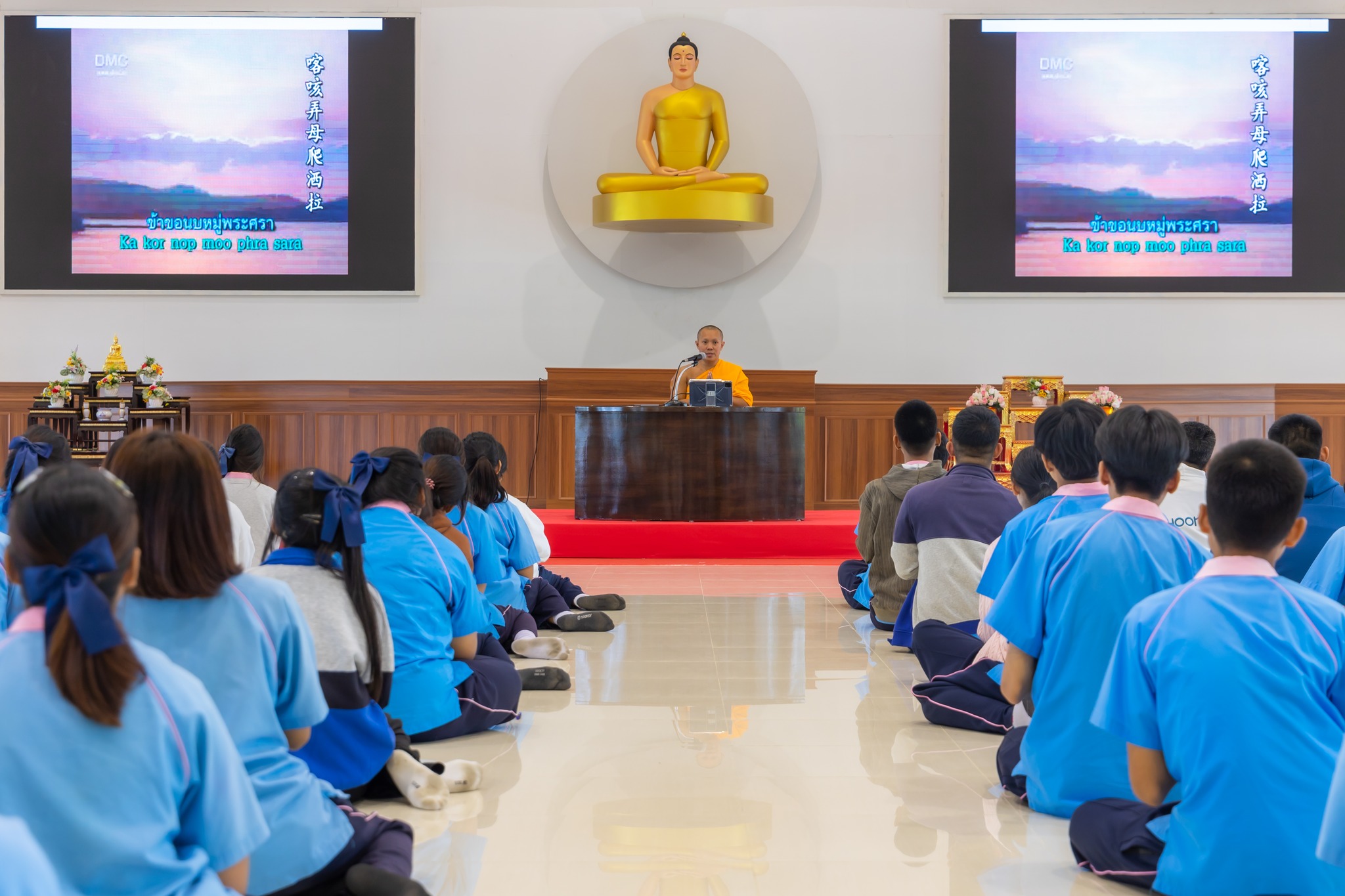 นักเรียนโรงเรียนเตรียมอุดมศึกษาน้อมเกล้า ปทุมธานี เข้าค่ายอบรมศีลธรรม