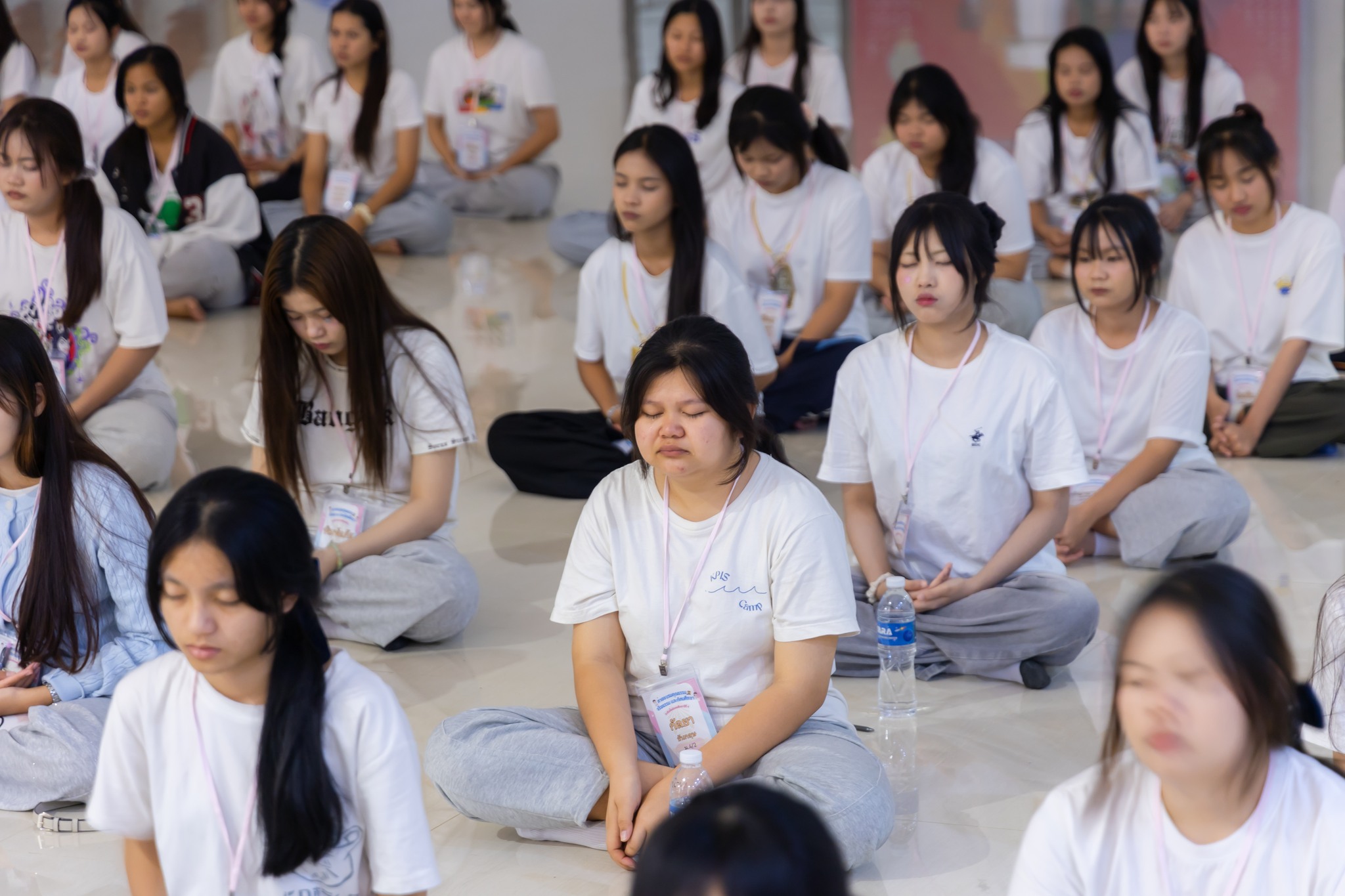 นักเรียนโรงเรียนเตรียมอุดมศึกษาน้อมเกล้า ปทุมธานี เข้าค่ายอบรมศีลธรรม