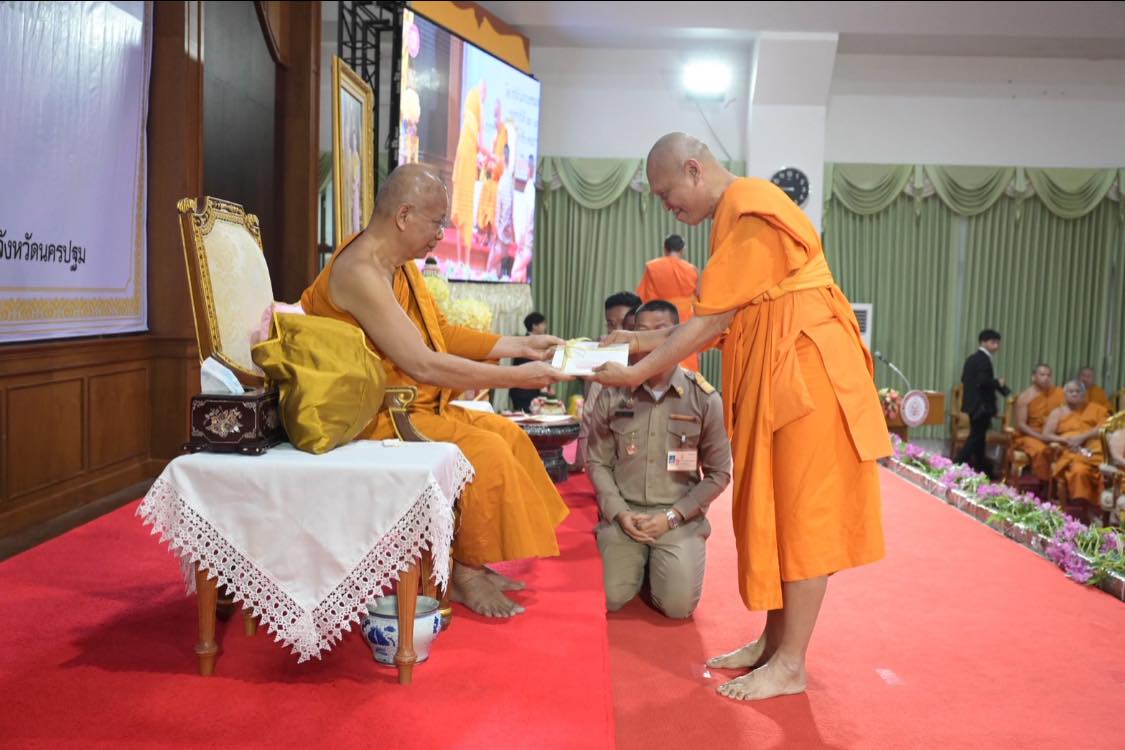 คณะสงฆ์วัดพระธรรมกาย ร่วมเป็นคณะกรรมการตรวจใบตอบธรรมสนามหลวง นักธรรมและธรรมศึกษาชั้นโท
