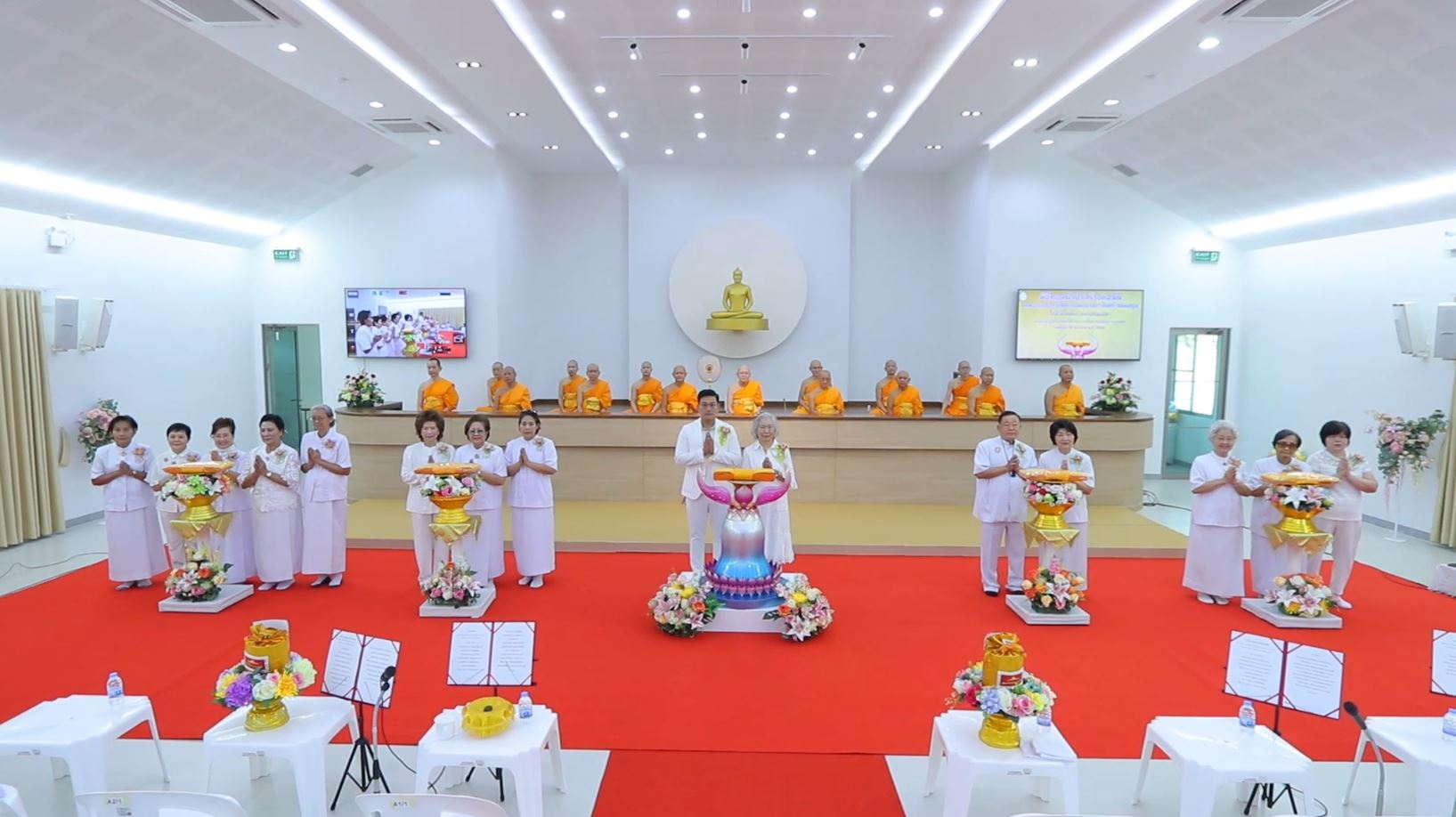 ศูนย์ปฏิบัติธรรมน้ำใสใจสว่าง จัดพิธีทอดผ้าป่าตอกเสาเข็มต้นแรกหอฉันคุณยายอาจารย์ฯ