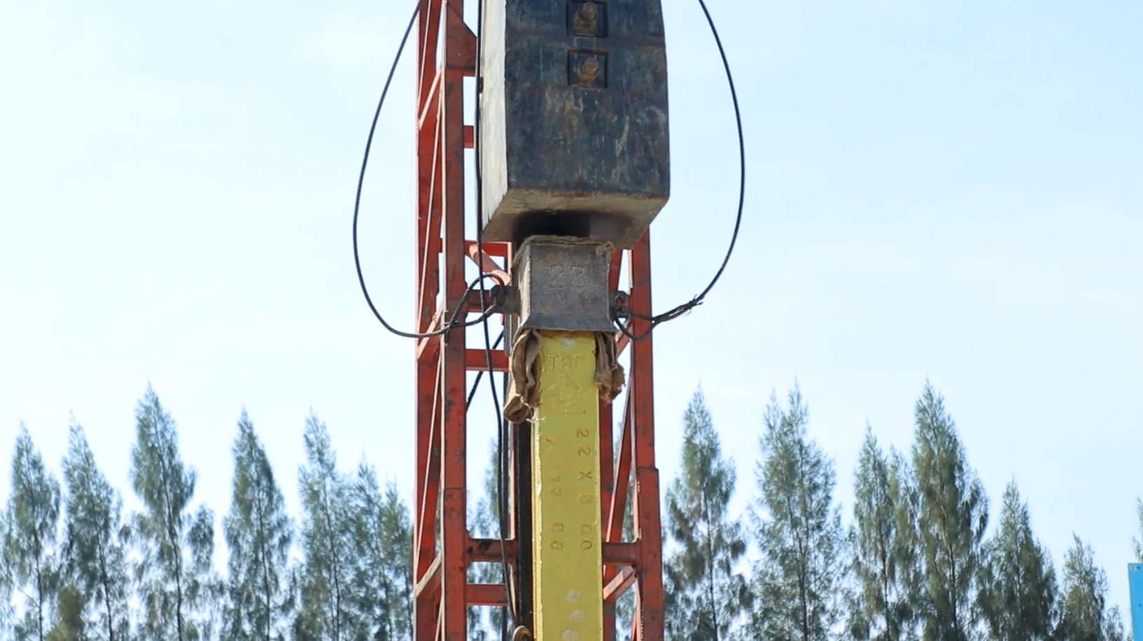 ศูนย์ปฏิบัติธรรมน้ำใสใจสว่าง จัดพิธีทอดผ้าป่าตอกเสาเข็มต้นแรกหอฉันคุณยายอาจารย์ฯ