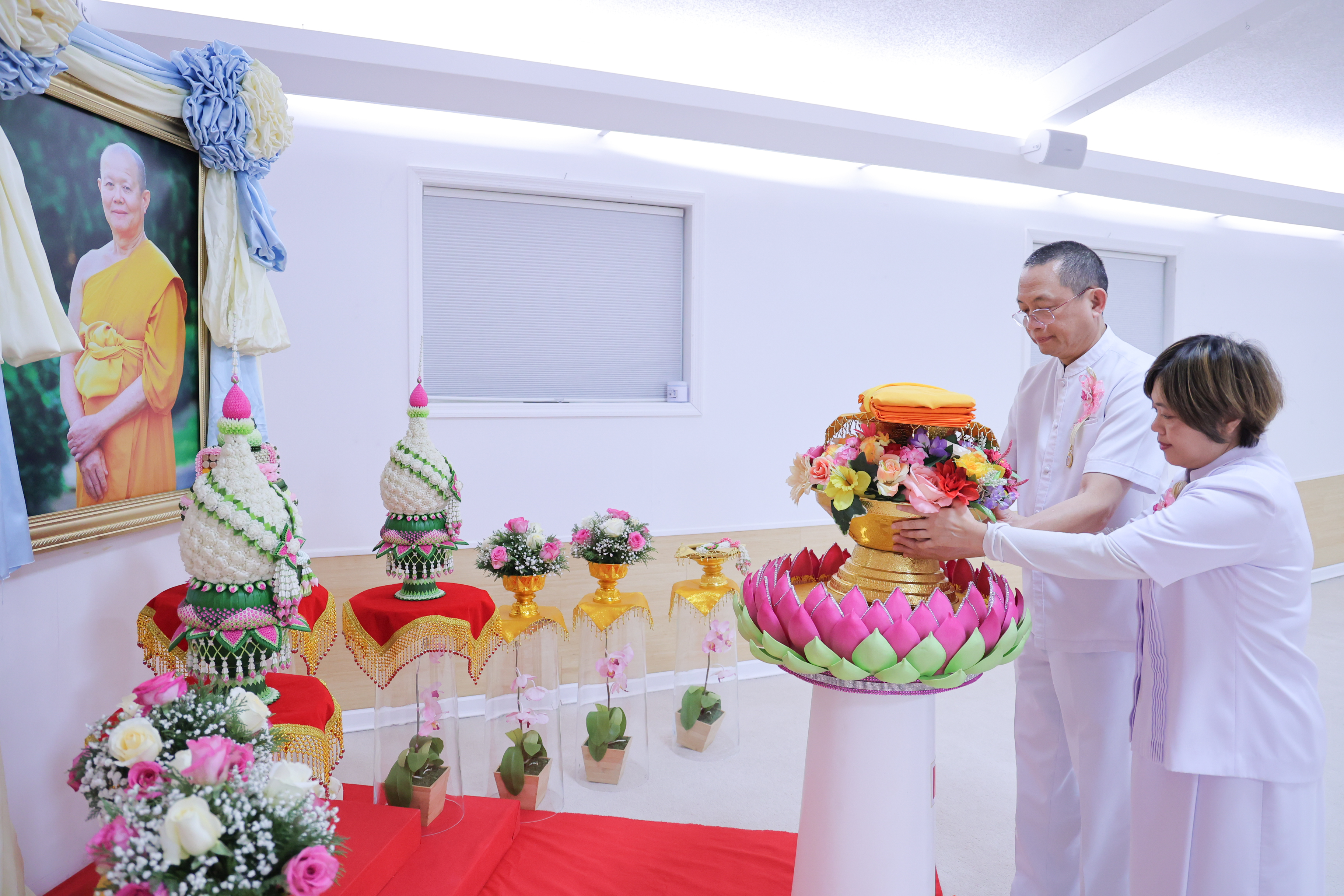 วัดพระธรรมกายจอร์เจีย จัดพิธีทอดผ้าป่าบูชาธรรมหลวงพ่อทัตตชีโว