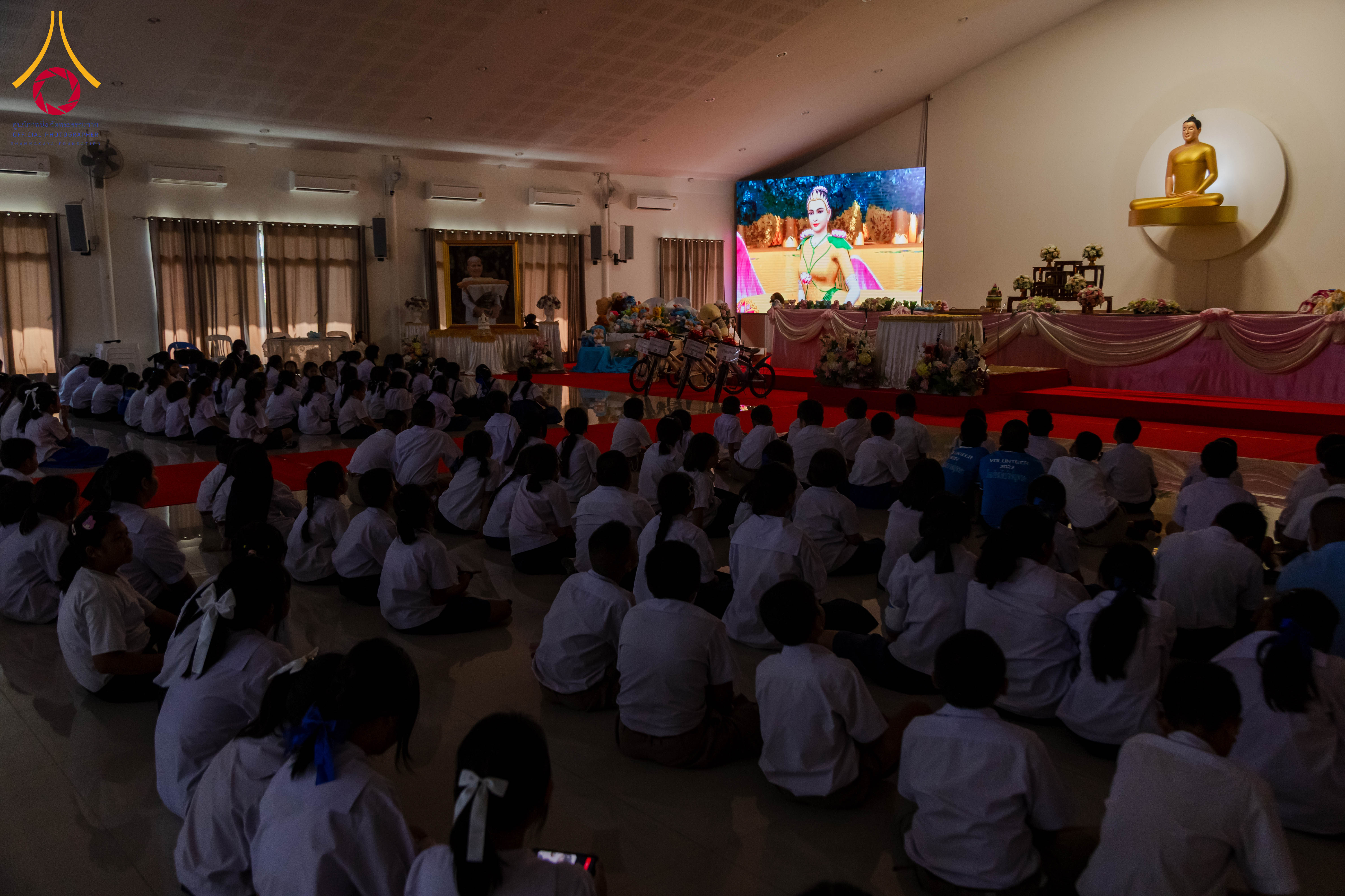พิธีมอบโล่โครงการเจริญพระพุทธมนต์บทธัมมจักกัปปวัตตนสูตร และกิจกรรมรวมพลังเด็กดี V-Star ณ ศูนย์ปฏิบัติธรรมสระบุรี