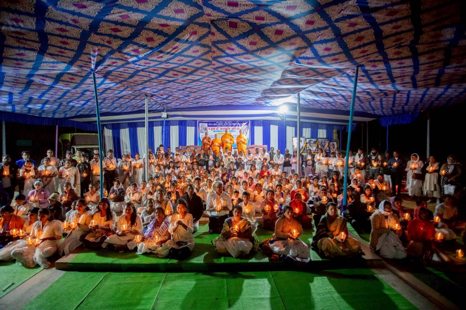 คณะสงฆ์วัดพระธรรมกาย เป็นผู้แทนรับมอบหนังสือแสดงเจตจำนงถวายสิทธิครอบครองและใช้ประโยชน์วัดสันติวัน