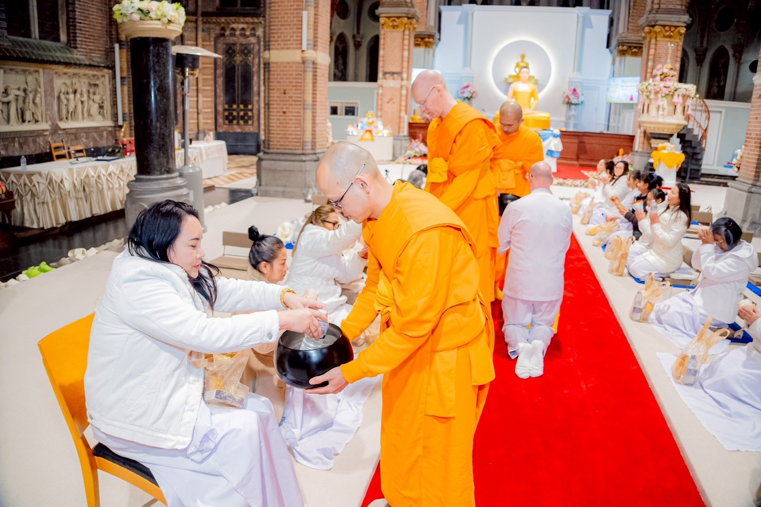 วัดพระธรรมกายเนเธอร์แลนด์ จัดงานบุญบูชาข้าวพระ