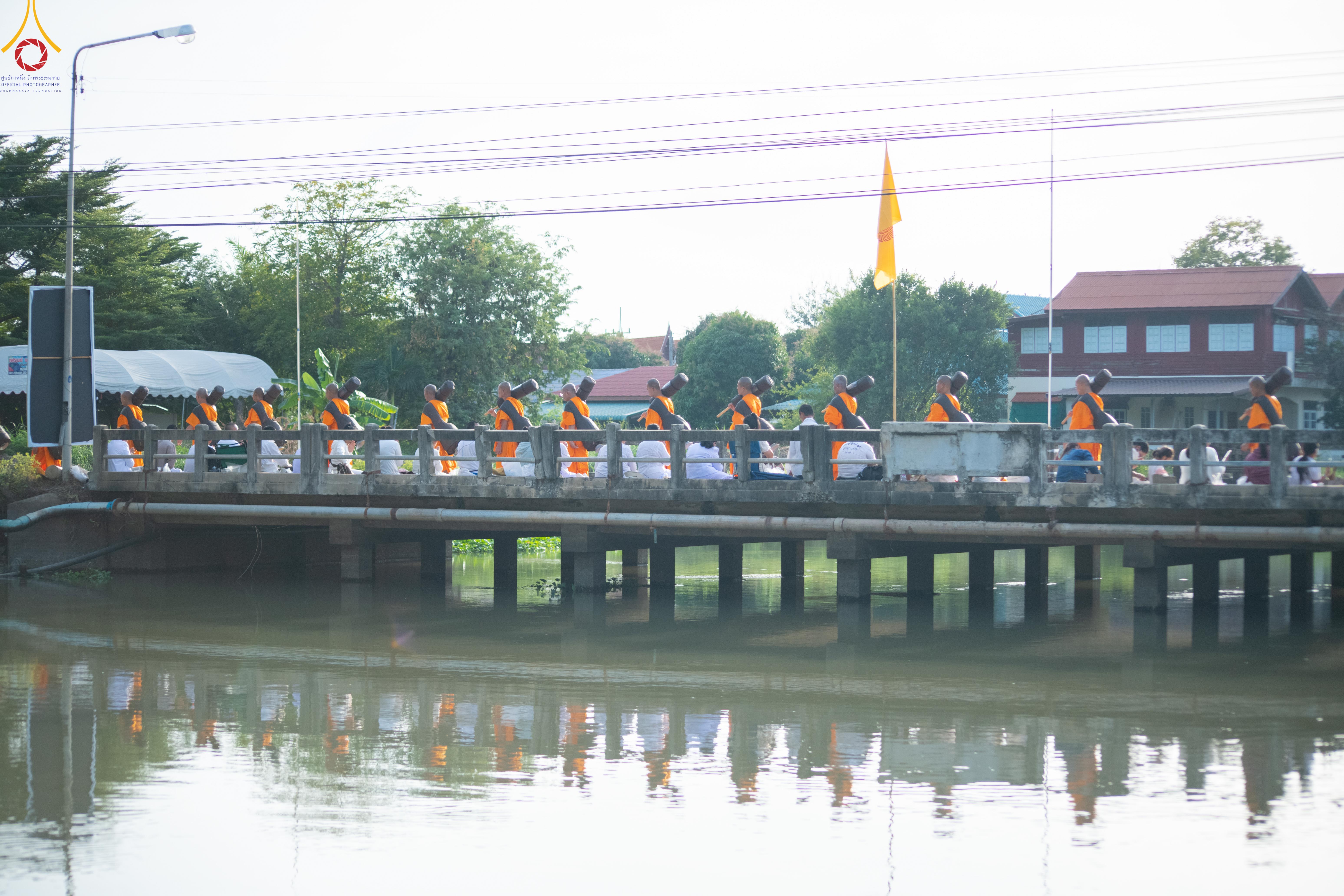 พิธีต้อนรับพระธรรมยาตรา ปีที่ 14 หน้าที่ว่าการ อำเภอสองพี่น้อง-อนุสรณ์สถานมหาวิหารพระมงคลเทพมุนี จังหวัดสุพรรณบุรี