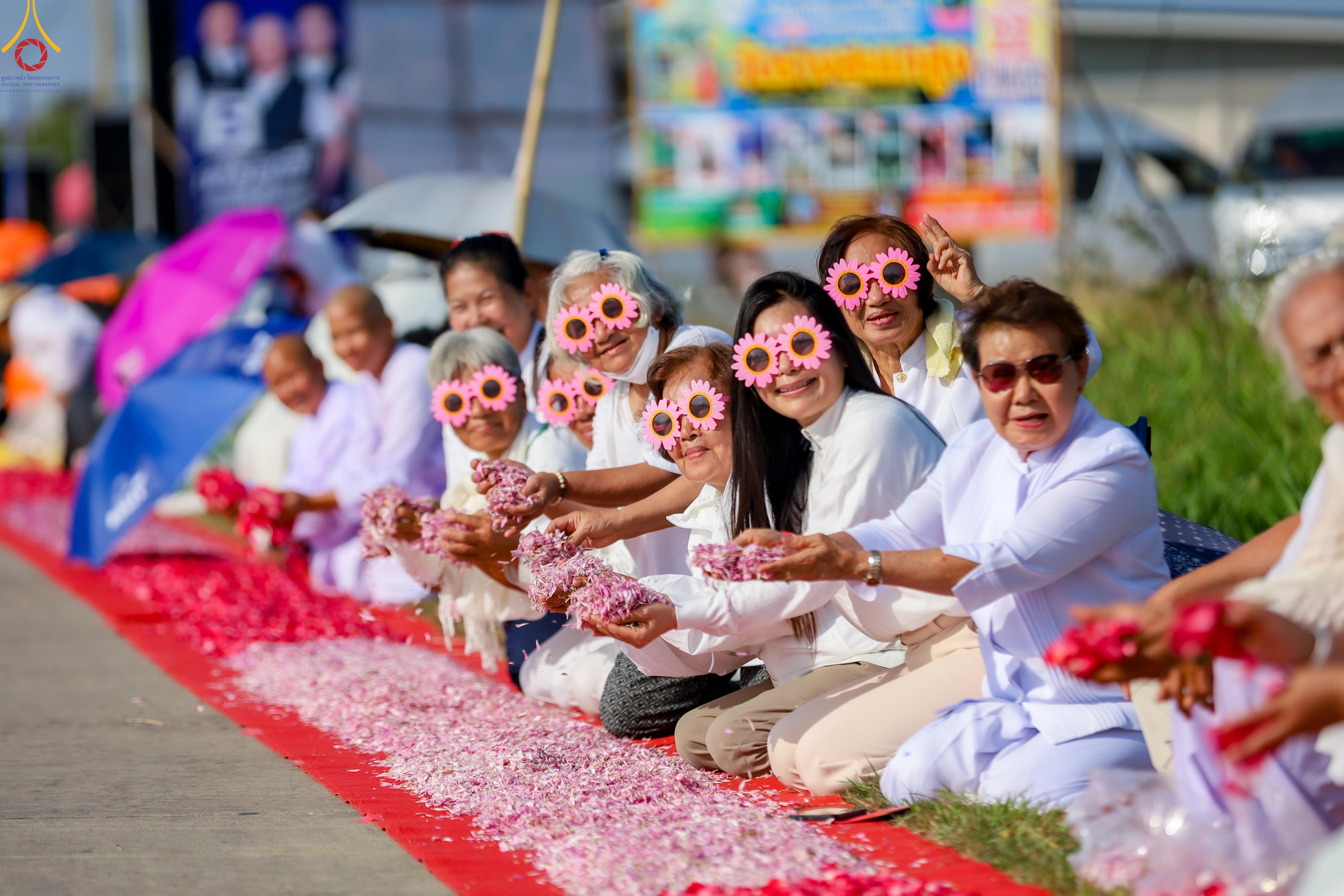 พิธีต้อนรับพระธรรมยาตรา ปีที่ 14 หน้าที่ว่าการ อำเภอสองพี่น้อง-อนุสรณ์สถานมหาวิหารพระมงคลเทพมุนี จังหวัดสุพรรณบุรี