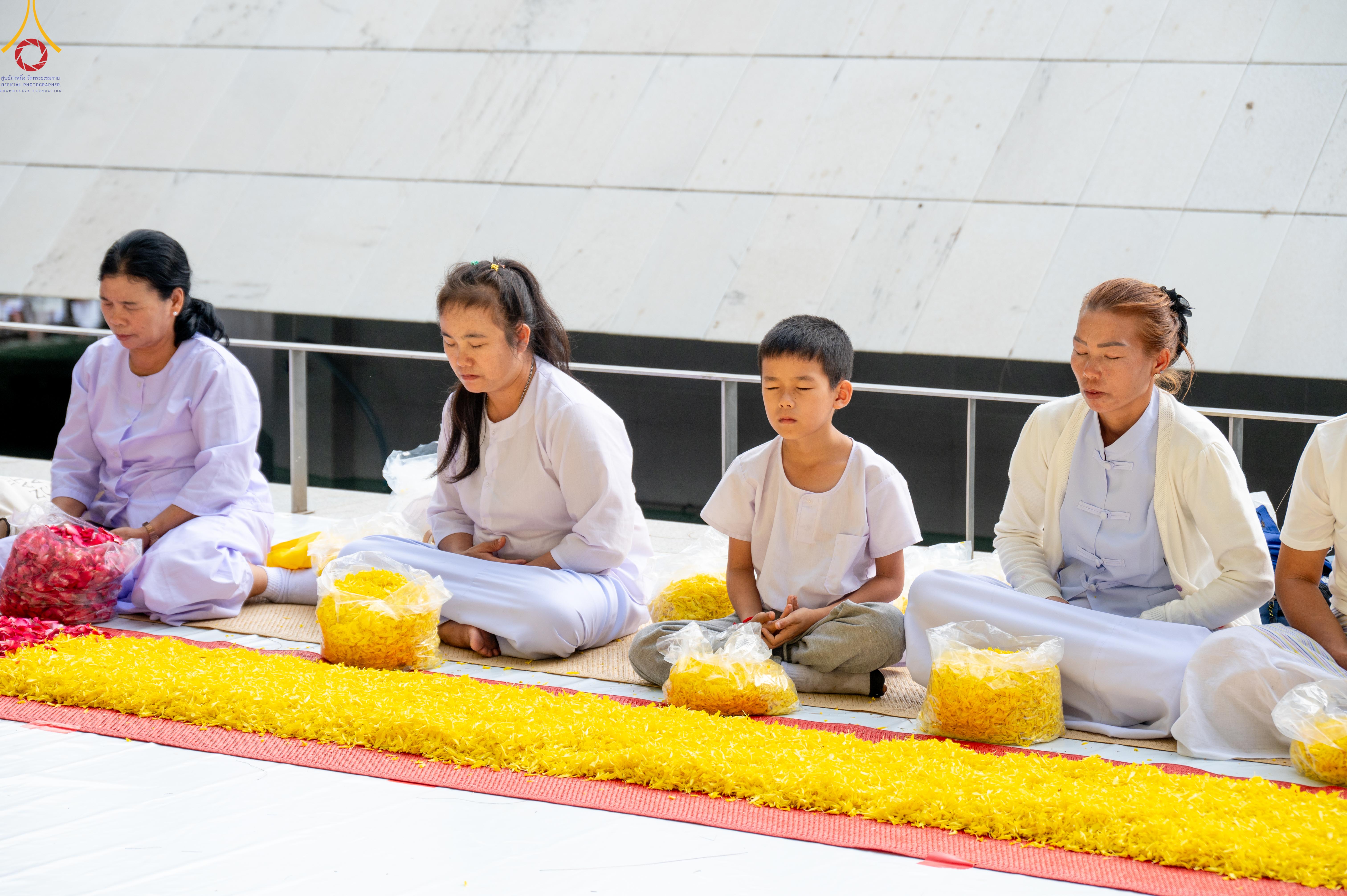 พิธีต้อนรับพระธรรมยาตรา ปีที่ 14 หน้าที่ว่าการ อำเภอสองพี่น้อง-อนุสรณ์สถานมหาวิหารพระมงคลเทพมุนี จังหวัดสุพรรณบุรี