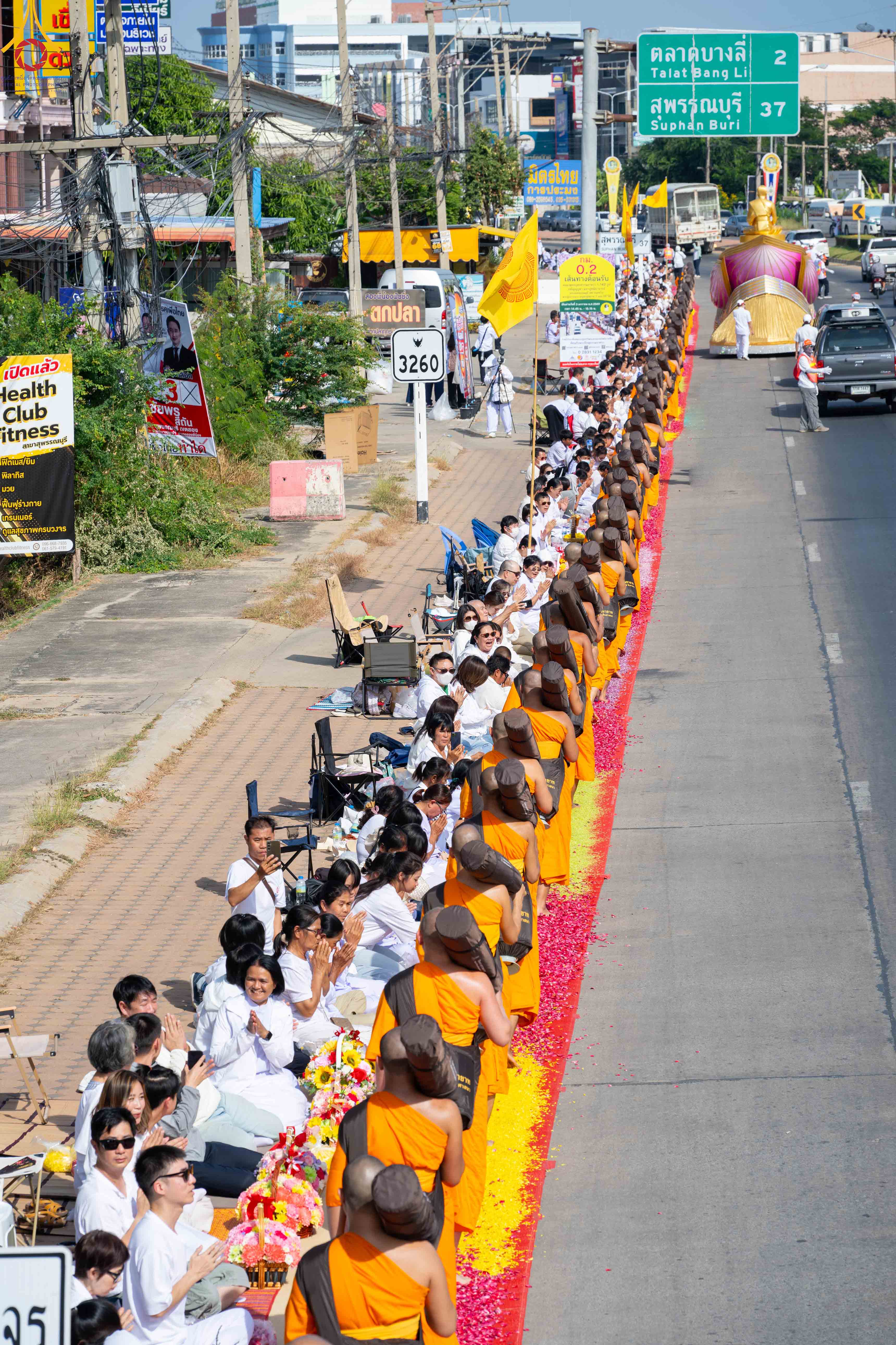พิธีต้อนรับพระธรรมยาตรา ปีที่ 14 หน้าที่ว่าการ อำเภอสองพี่น้อง-อนุสรณ์สถานมหาวิหารพระมงคลเทพมุนี จังหวัดสุพรรณบุรี