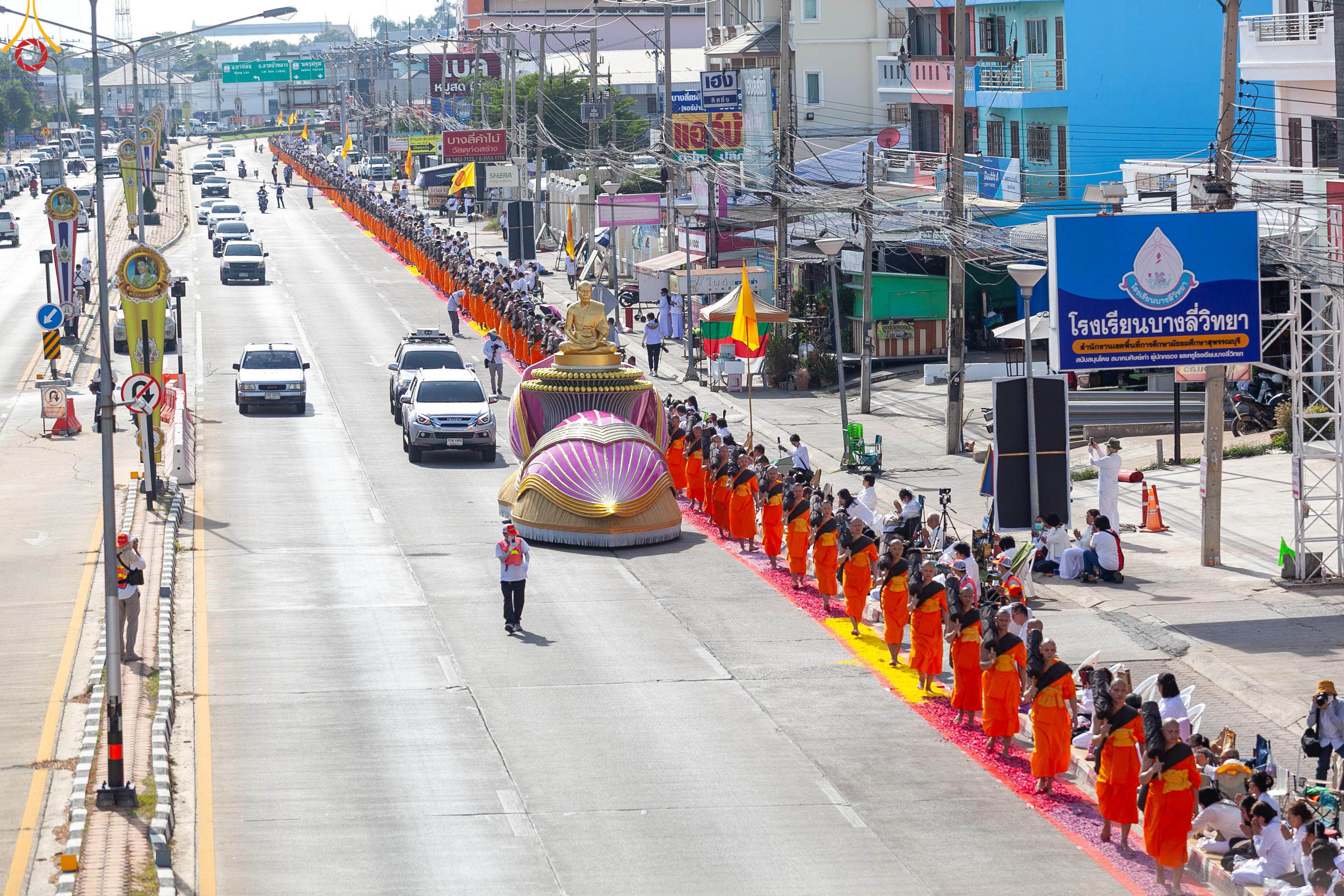 พิธีต้อนรับพระธรรมยาตรา ปีที่ 14 หน้าที่ว่าการ อำเภอสองพี่น้อง-อนุสรณ์สถานมหาวิหารพระมงคลเทพมุนี จังหวัดสุพรรณบุรี