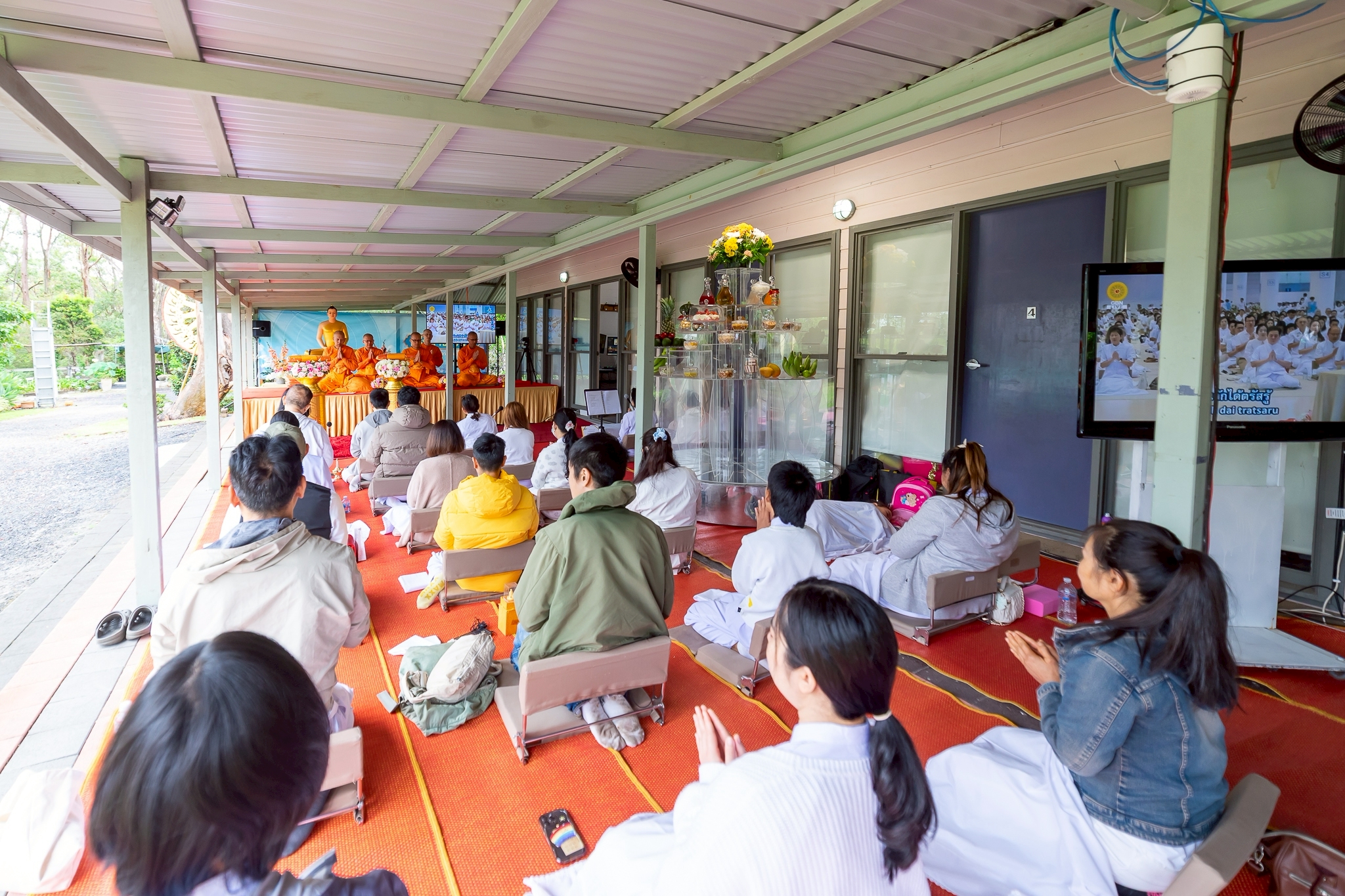 วัดพระธรรมกายนครซิดนีย์ จัดสวดมนต์ข้ามปี และพิธีบูชาข้าวพระ