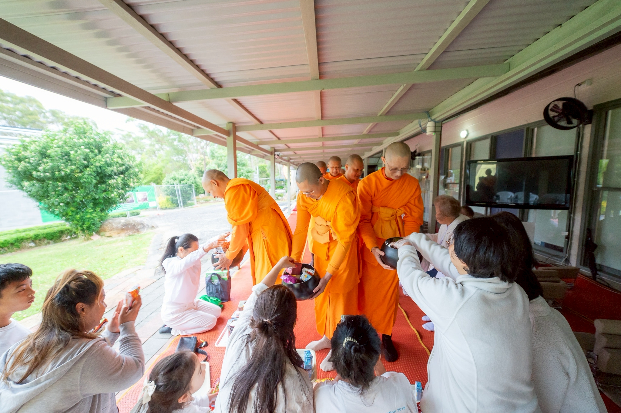 วัดพระธรรมกายนครซิดนีย์ จัดสวดมนต์ข้ามปี และพิธีบูชาข้าวพระ