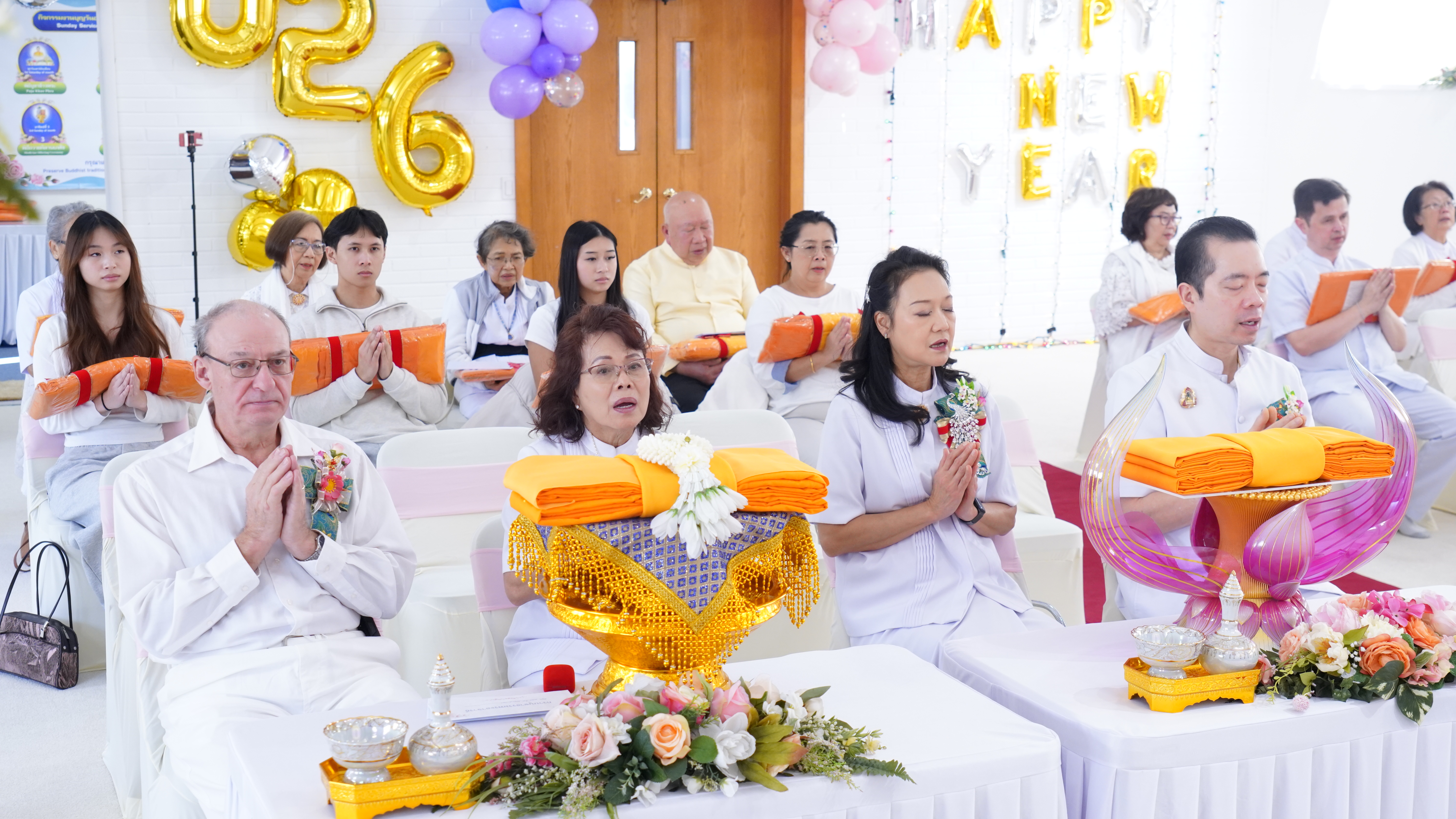 วัดพระธรรมกายซีแอตเติล จัดพิธีทอดผ้าป่าปีใหม่