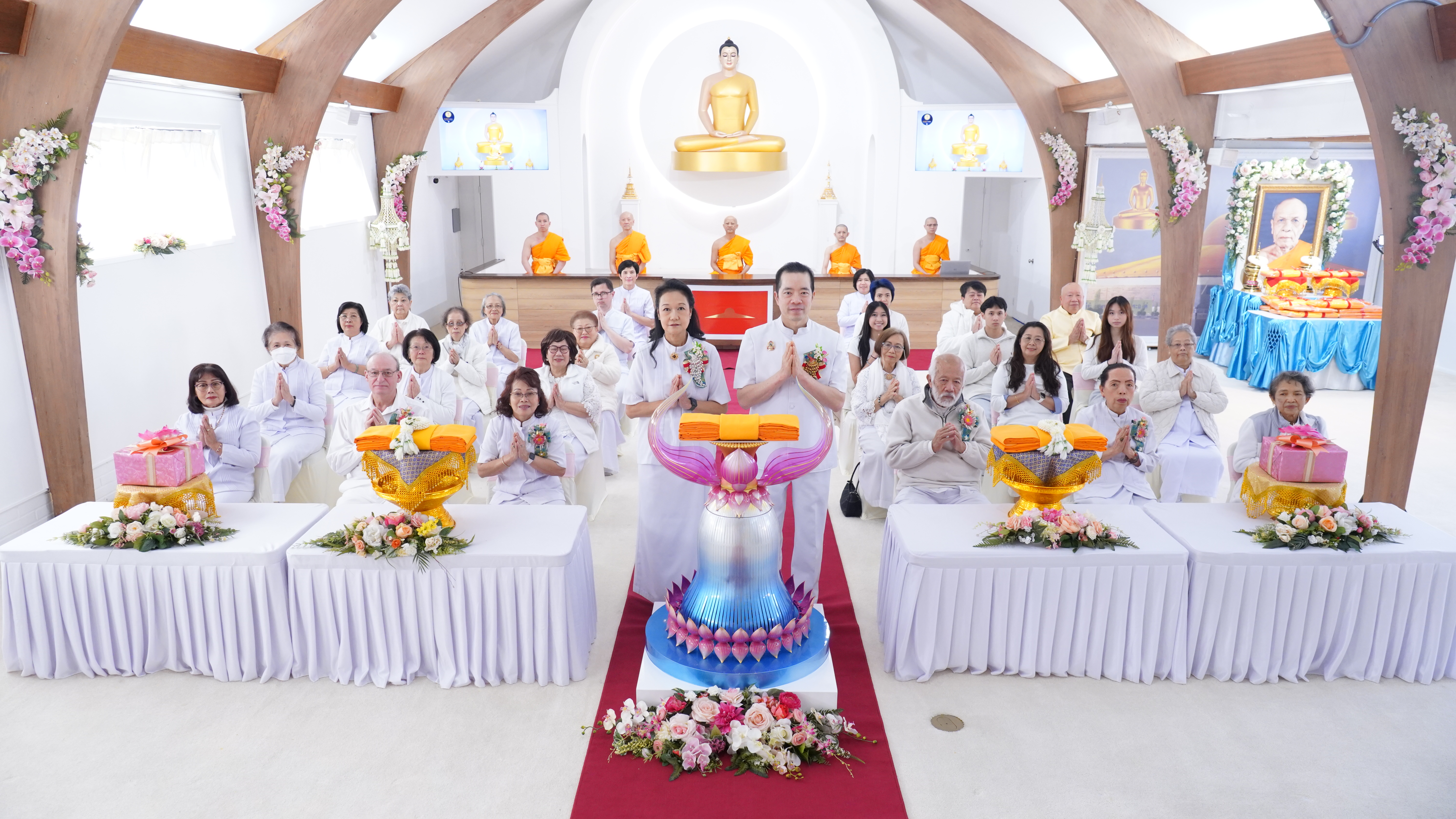 วัดพระธรรมกายซีแอตเติล จัดพิธีทอดผ้าป่าปีใหม่