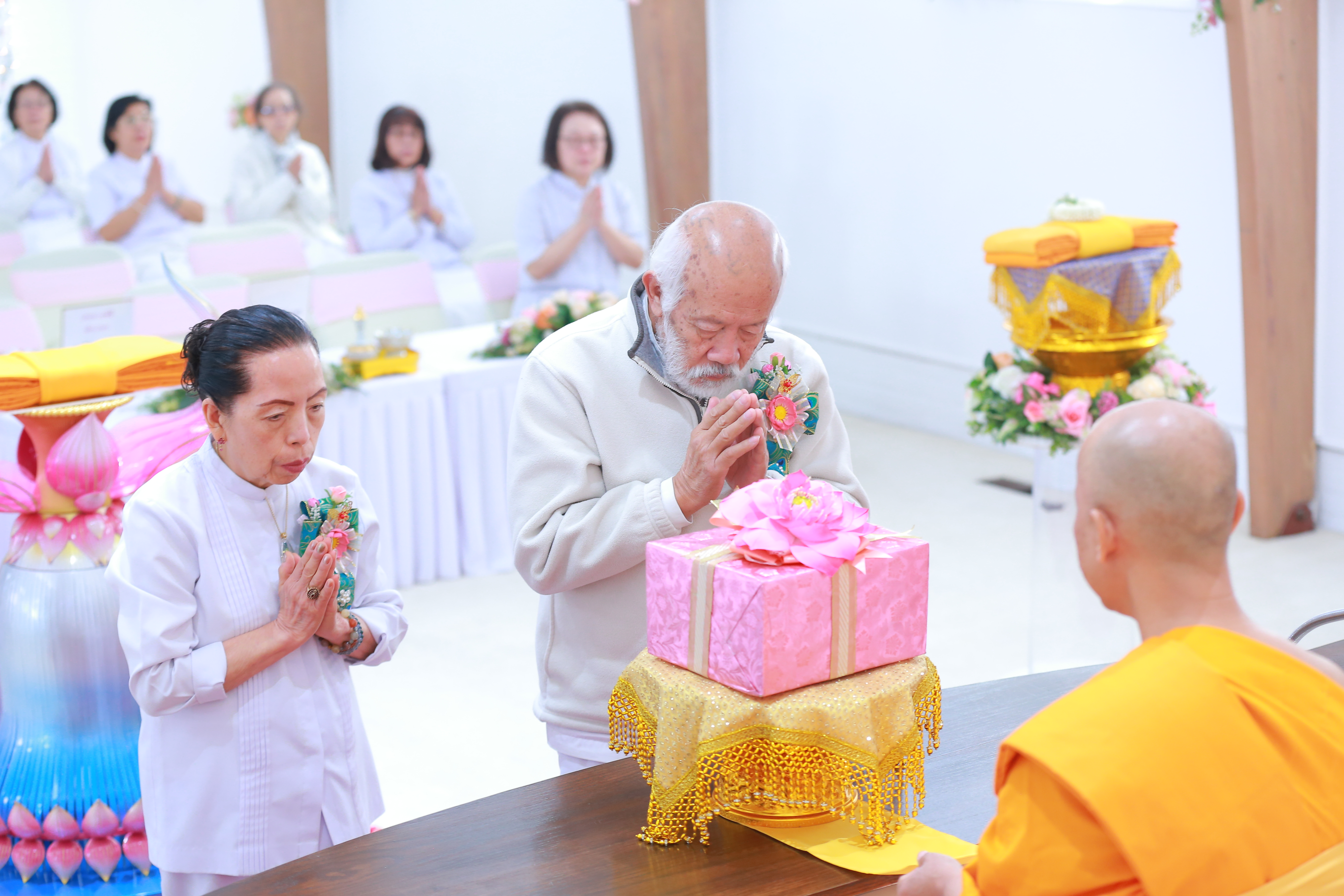 วัดพระธรรมกายซีแอตเติล จัดพิธีทอดผ้าป่าปีใหม่