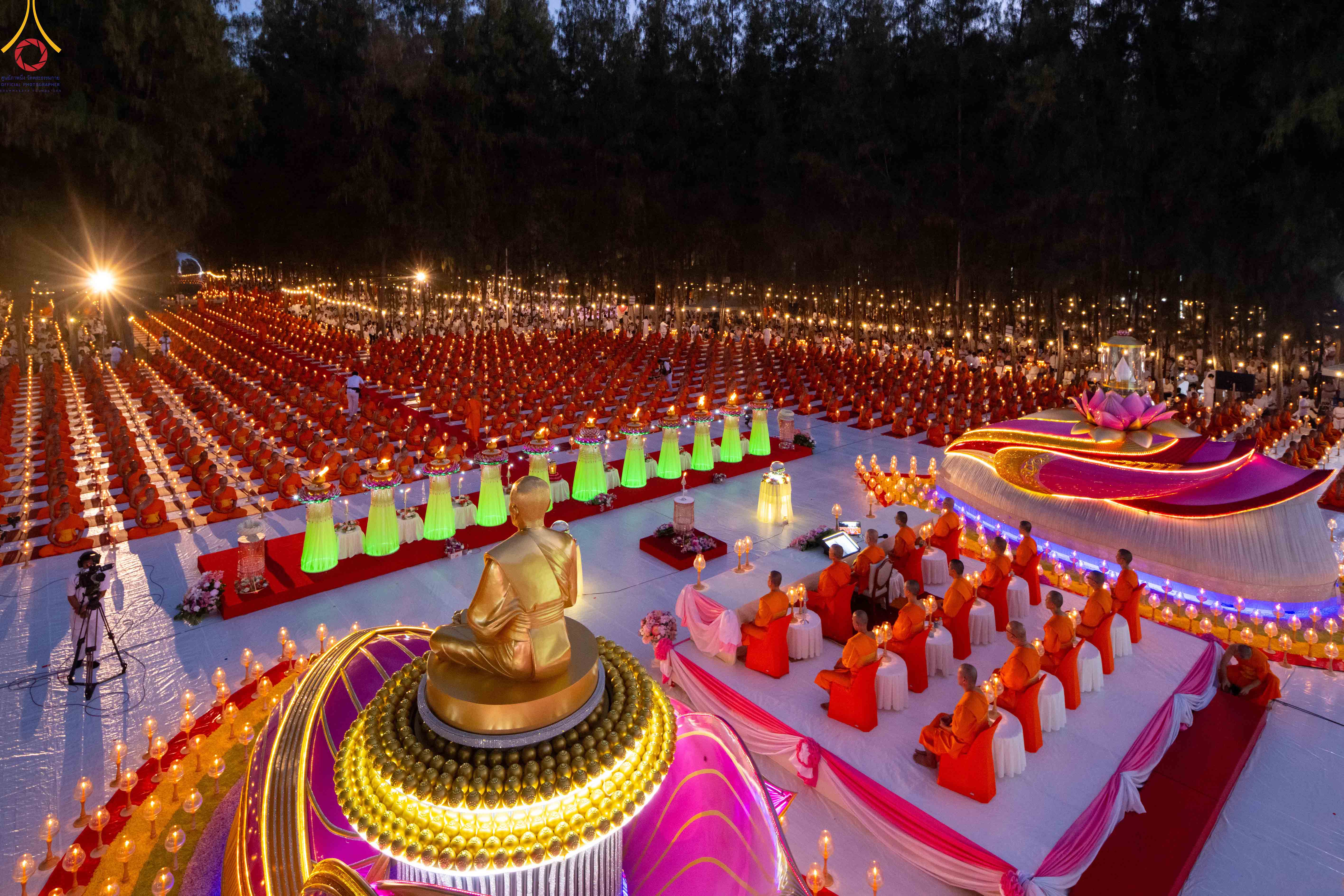 พิธีจุดประทีปถวายเป็นพุทธบูชาและบูชาธรรมพระมงคลเทพมุนี ณ อนุสรณ์สถานมหาวิหารพระมงคลเทพมุนี