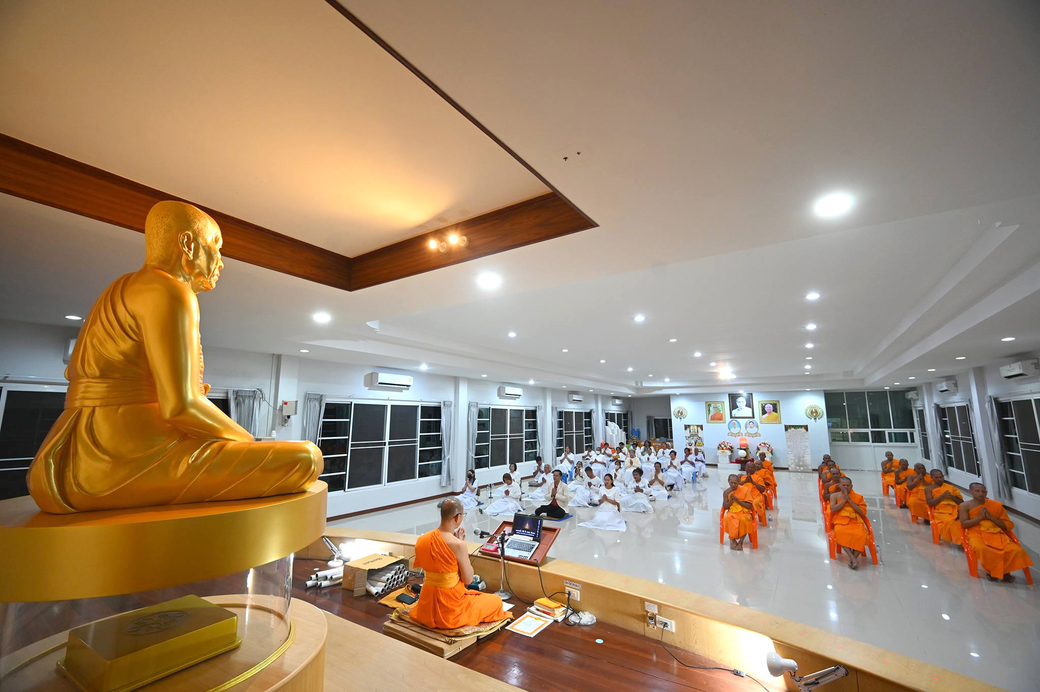 ศูนย์ปฏิบัติธรรมพนมสารคาม จัดปฏิบัติธรรมประจำสัปดาห์โครงการหมู่บ้านรักษาศีล 5