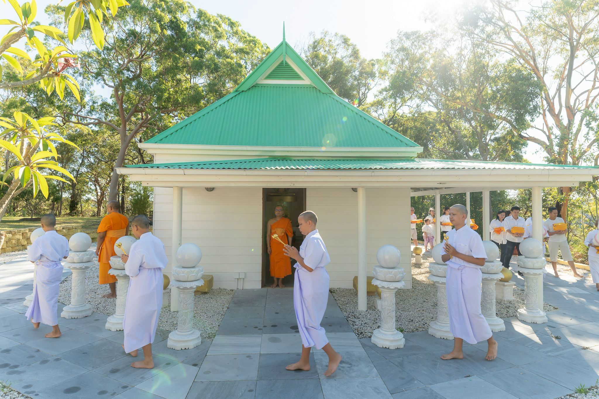 วัดพระธรรมกายนครซิดนีย์ จัดพิธีบรรพชาสามเณร 5 รูป