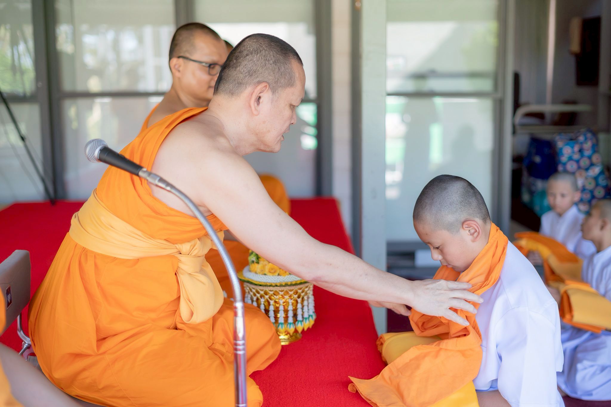 วัดพระธรรมกายนครซิดนีย์ จัดพิธีบรรพชาสามเณร 5 รูป