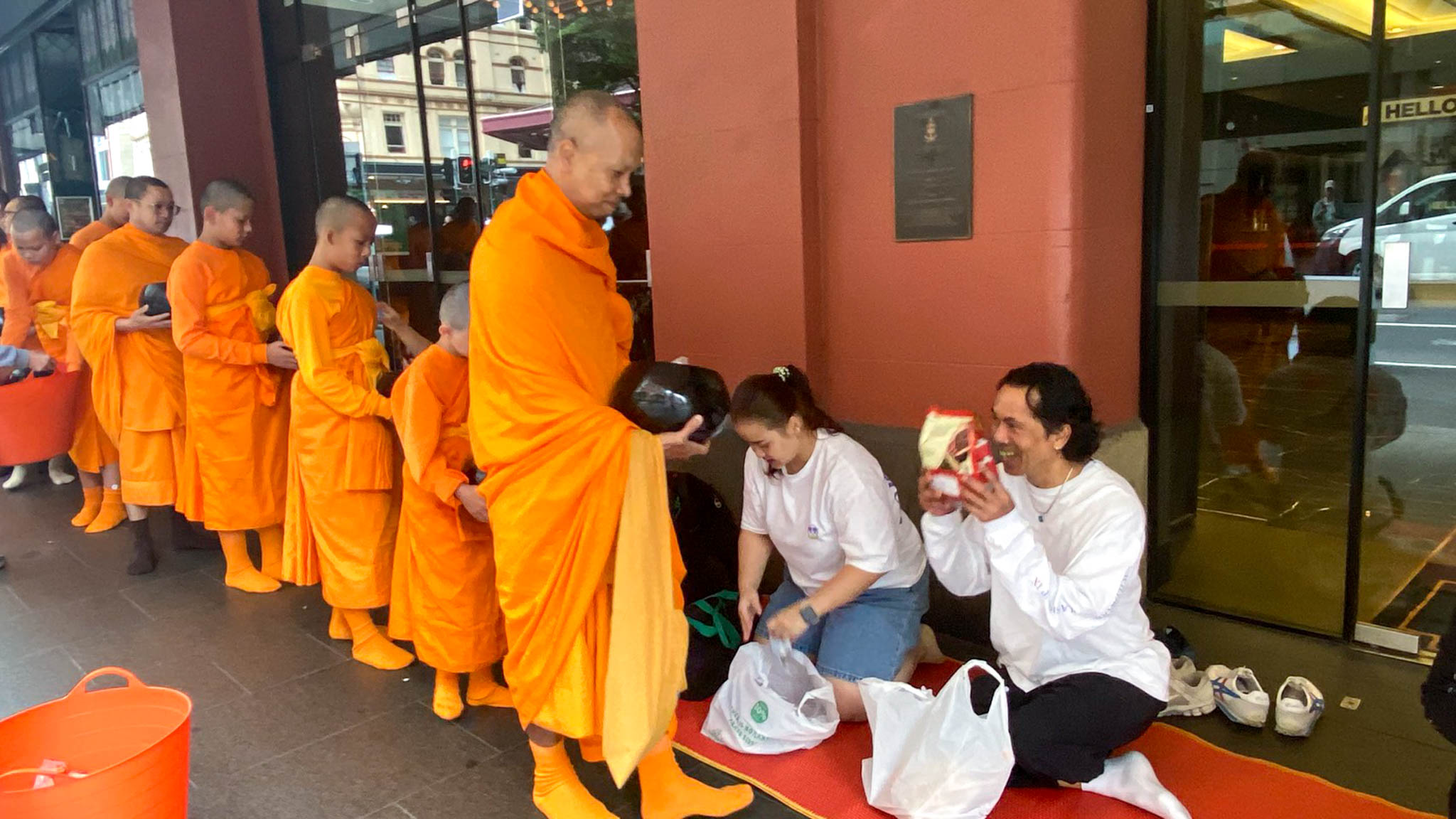 วัดพระธรรมกายนครซิดนีย์ จัดพิธีบรรพชาสามเณร 5 รูป