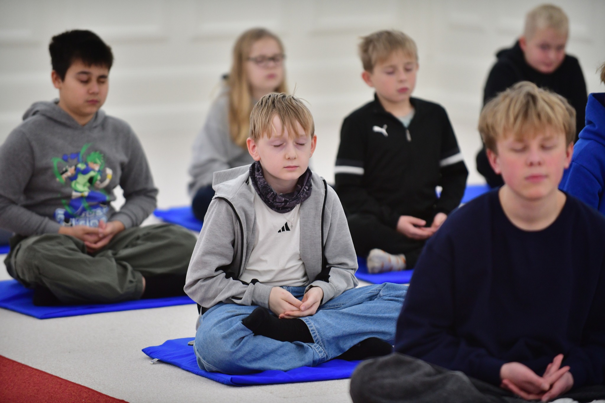 นักเรียนโรงเรียนเอกชนซอโร เรียนรู้การปฏิบัติธรรม ณ วัดพระธรรมกายคอร์ซัวร์ ลุสท์สโกว